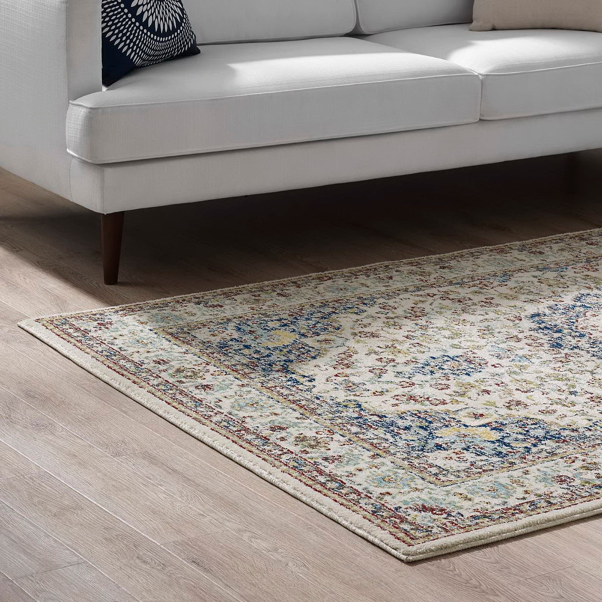 Meryam Distressed Vintage Medallion 5x8 Area Rug