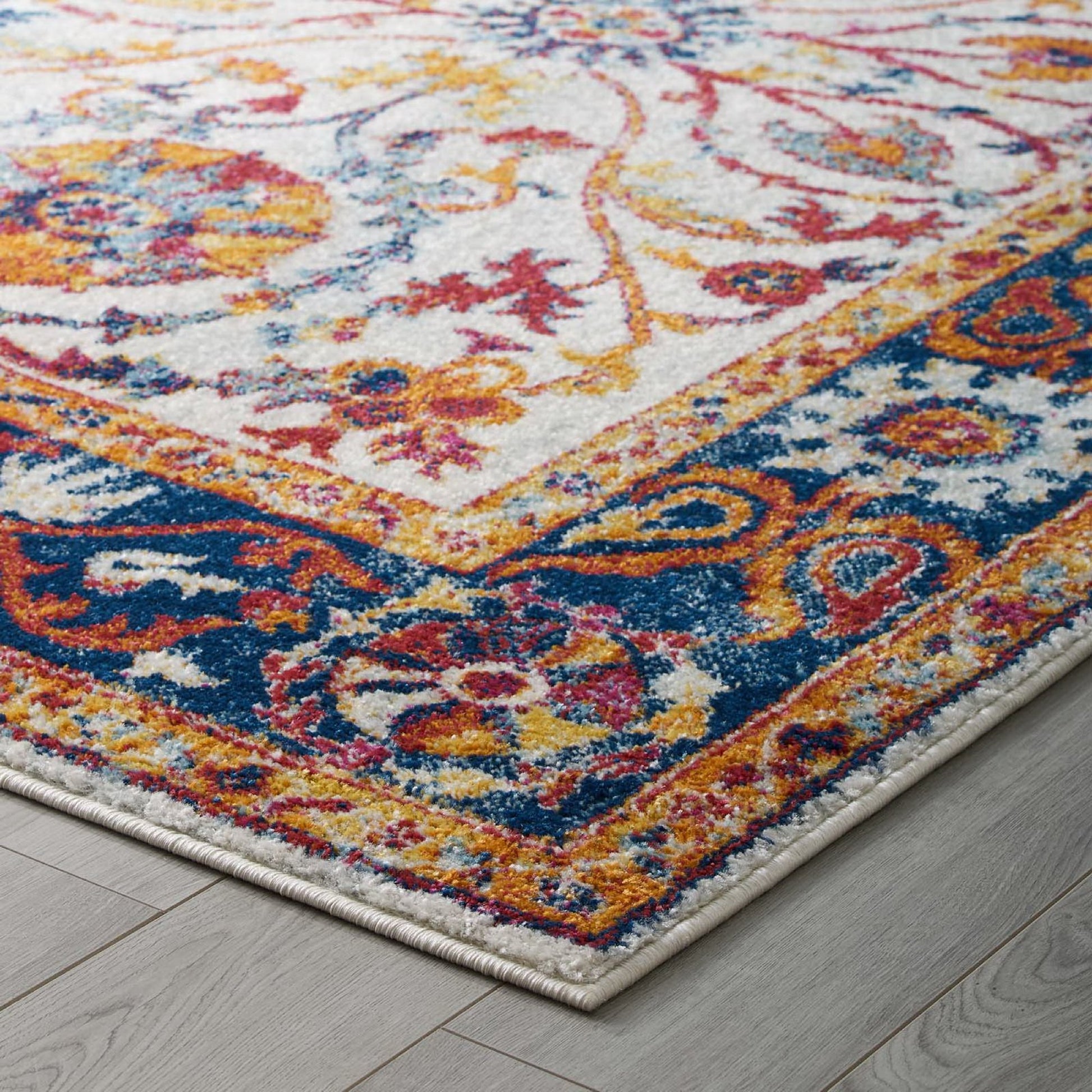 Entourage Samira Distressed Vintage Floral Vintage Medallion 5x8 Area Rug
