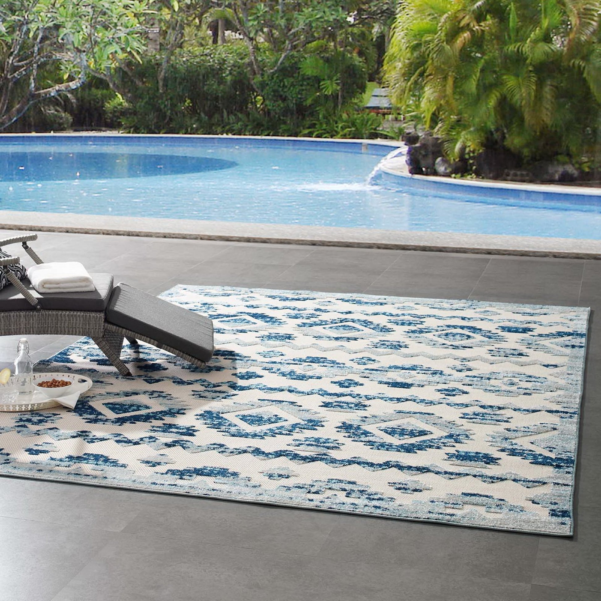 Reflect Takara Abstract Diamond Moroccan Trellis 8x10 Indoor and Outdoor Area Rug