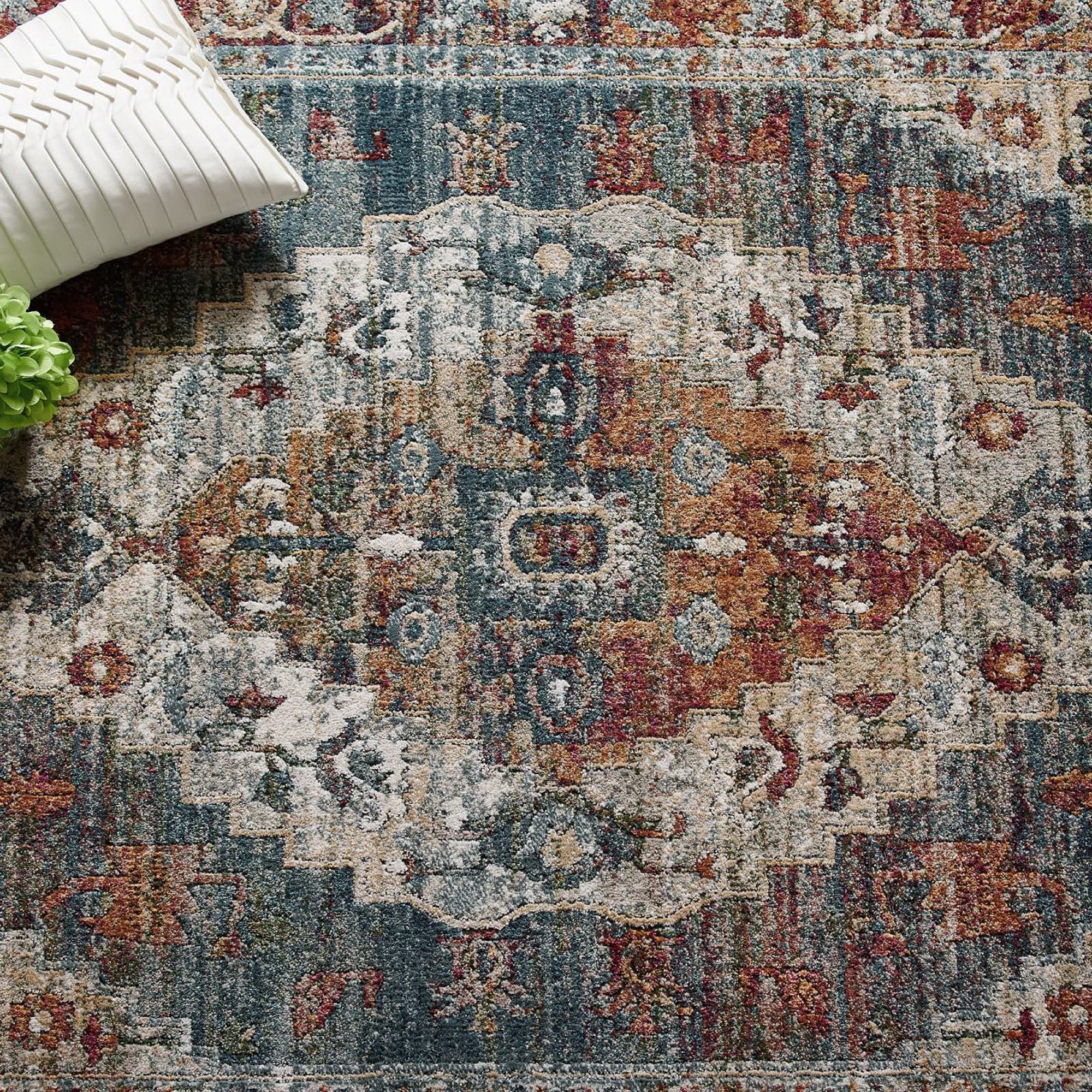 Tribute Camellia Distressed Vintage Floral Vintage Medallion 5x8 Area Rug