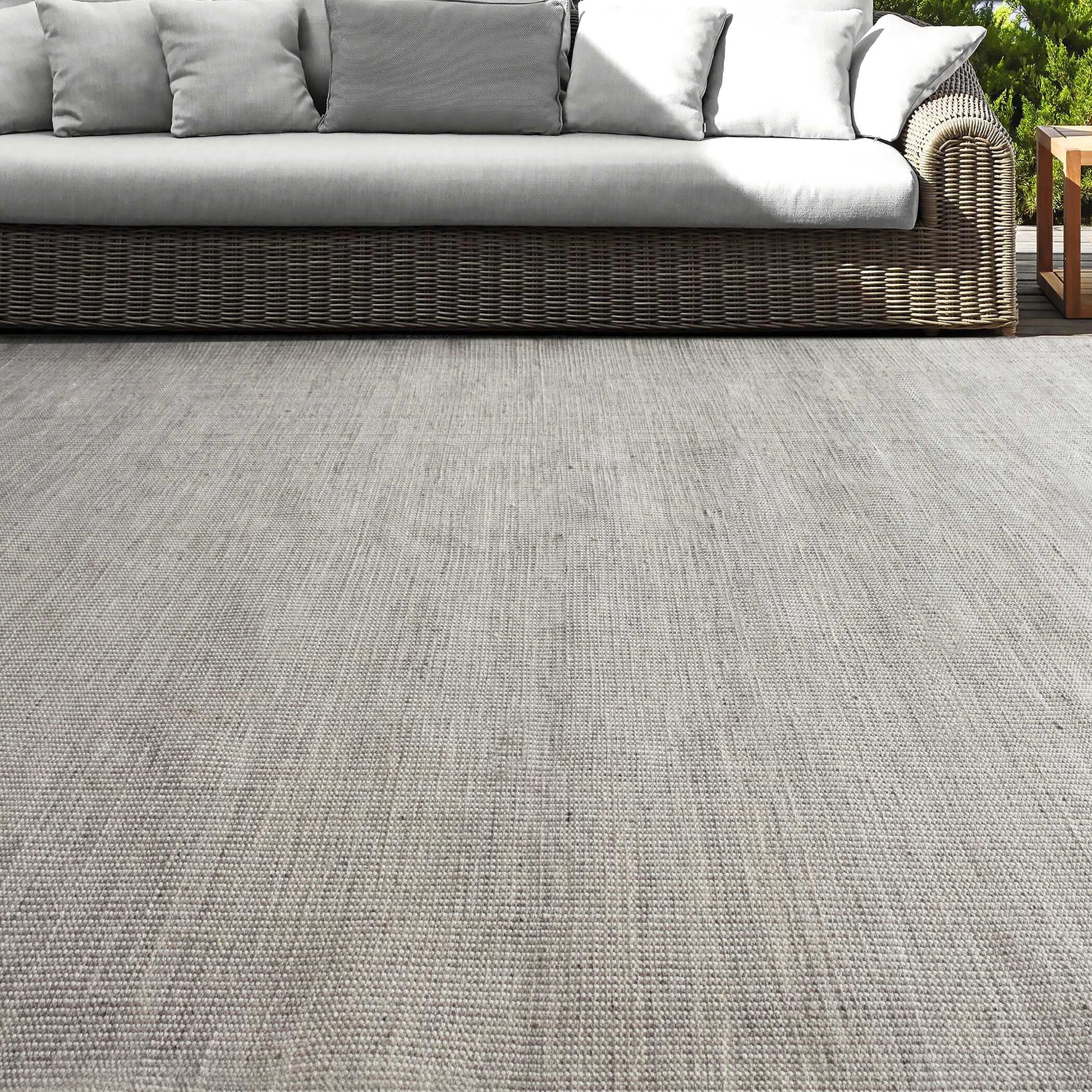 Uttermost Scranto Gray Indoor-Outdoor 9 X 12 Rug