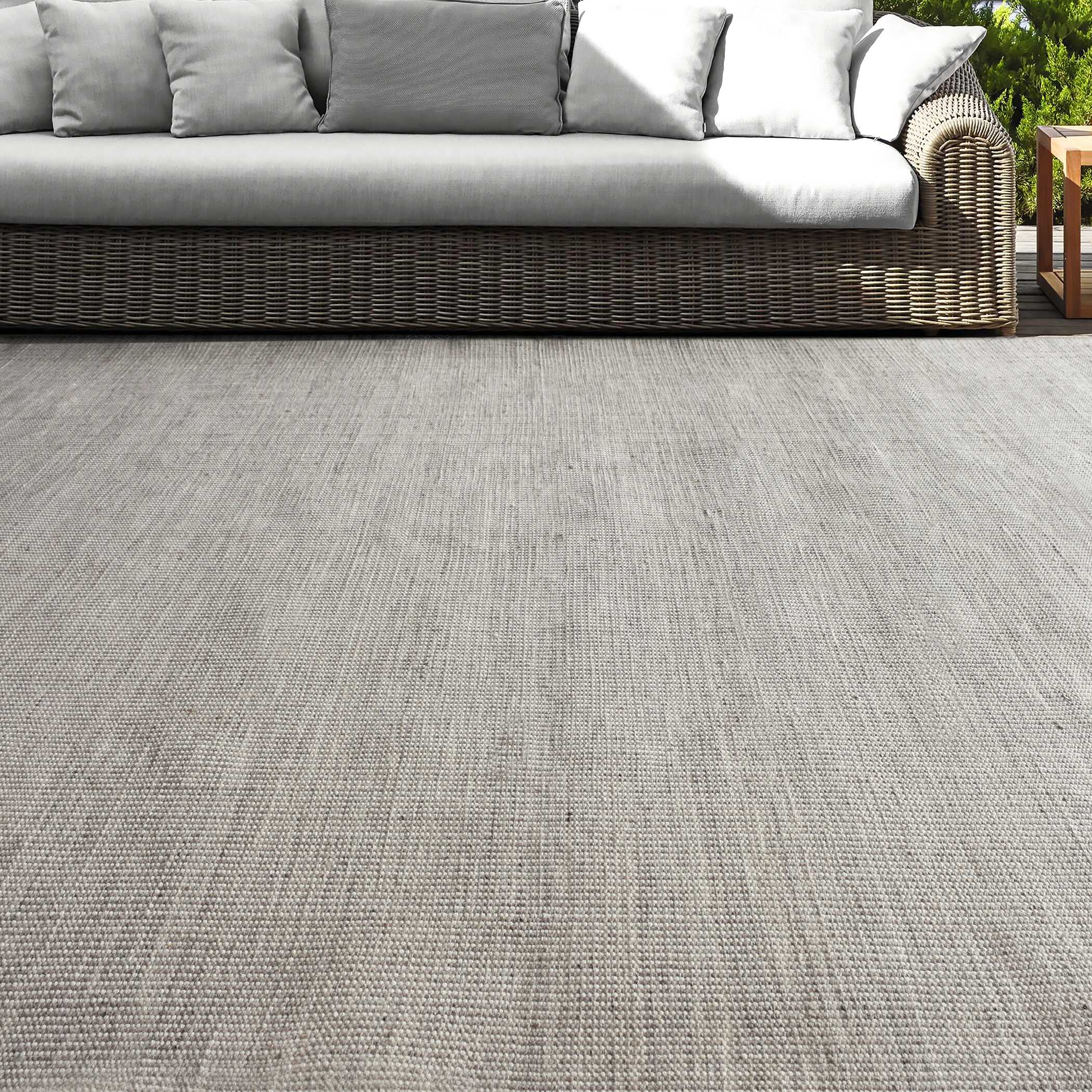 Uttermost Scranto Gray Indoor-Outdoor 9 X 12 Rug