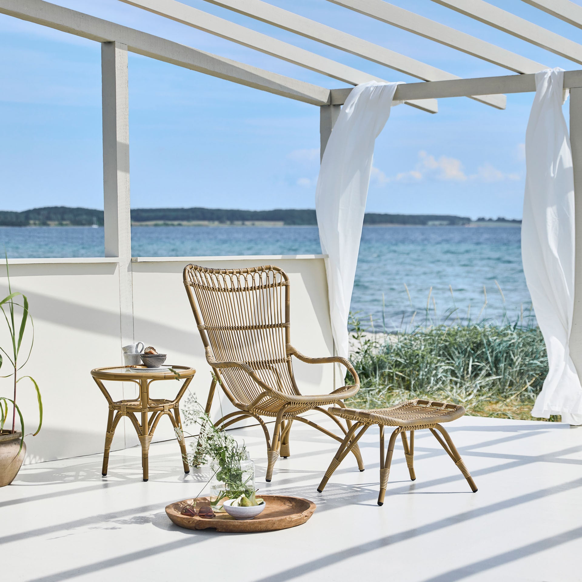 Monet Foot Stool Exterior by Sika Design - view 4