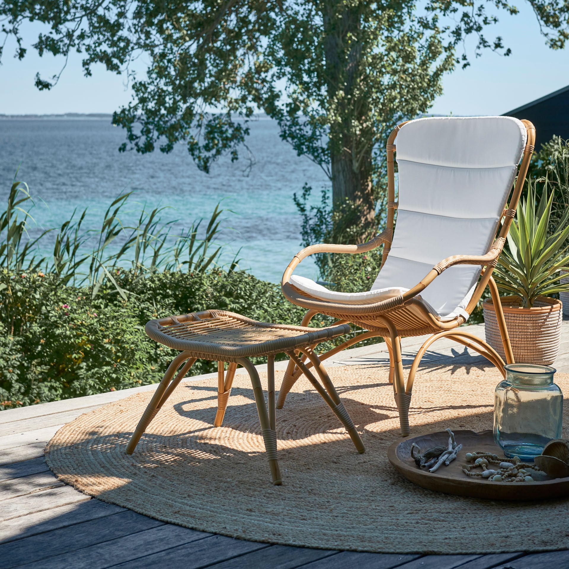 Monet Foot Stool Exterior by Sika Design - view 6