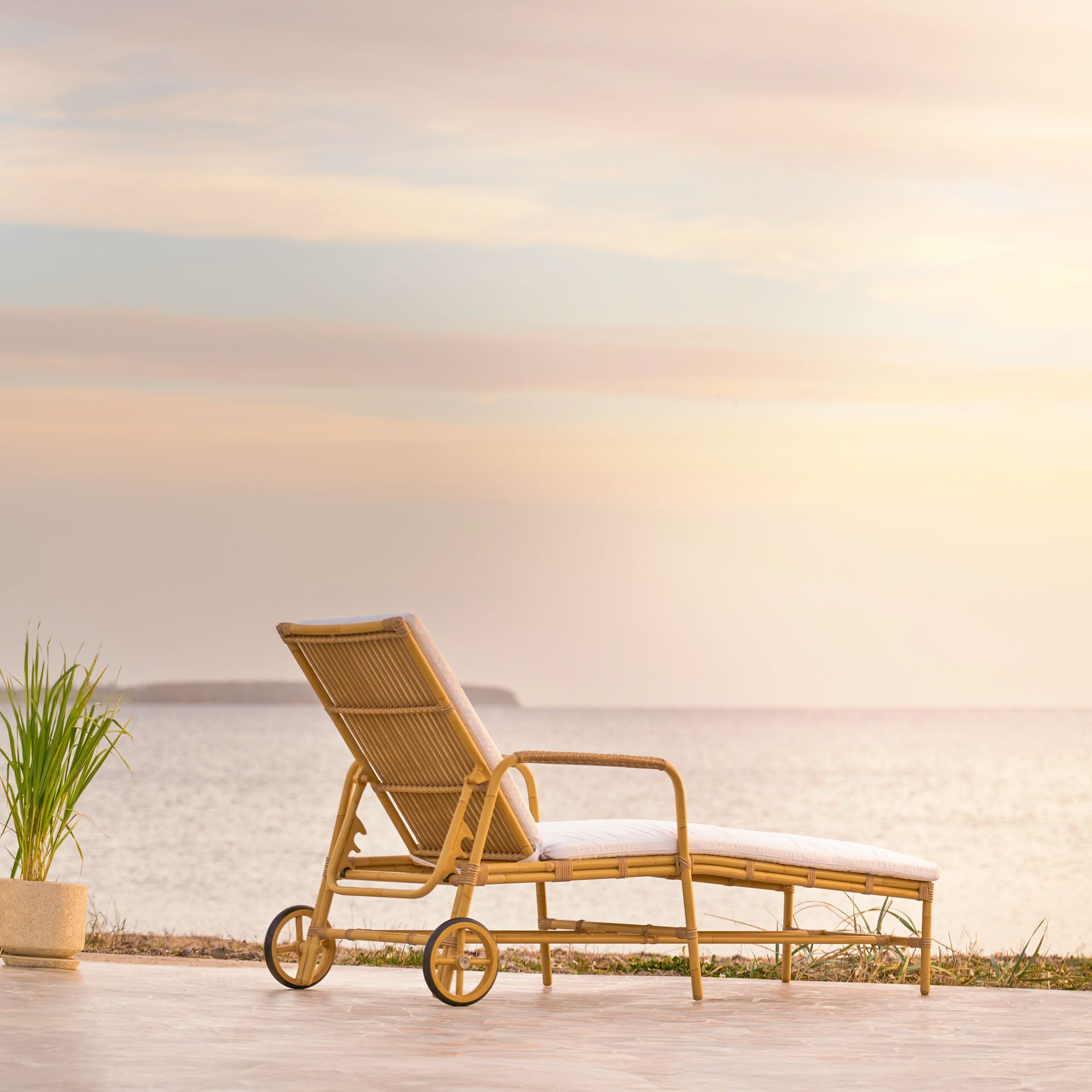 Josephine Sunbed Exterior by Sika Design - view 8