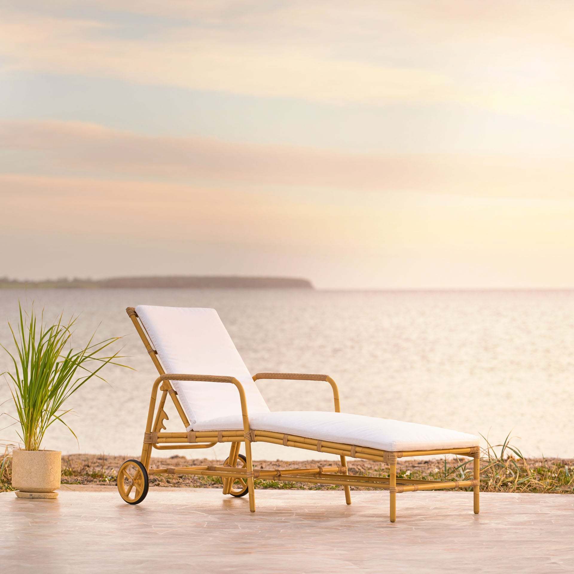 Josephine Sunbed Exterior by Sika Design - view 2