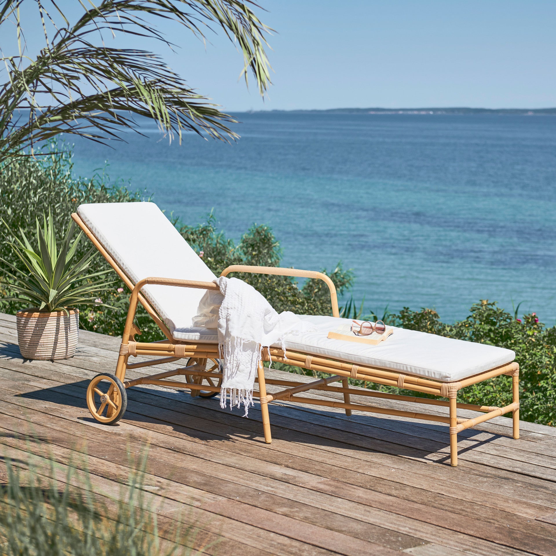 Josephine Sunbed Exterior by Sika Design - view 9