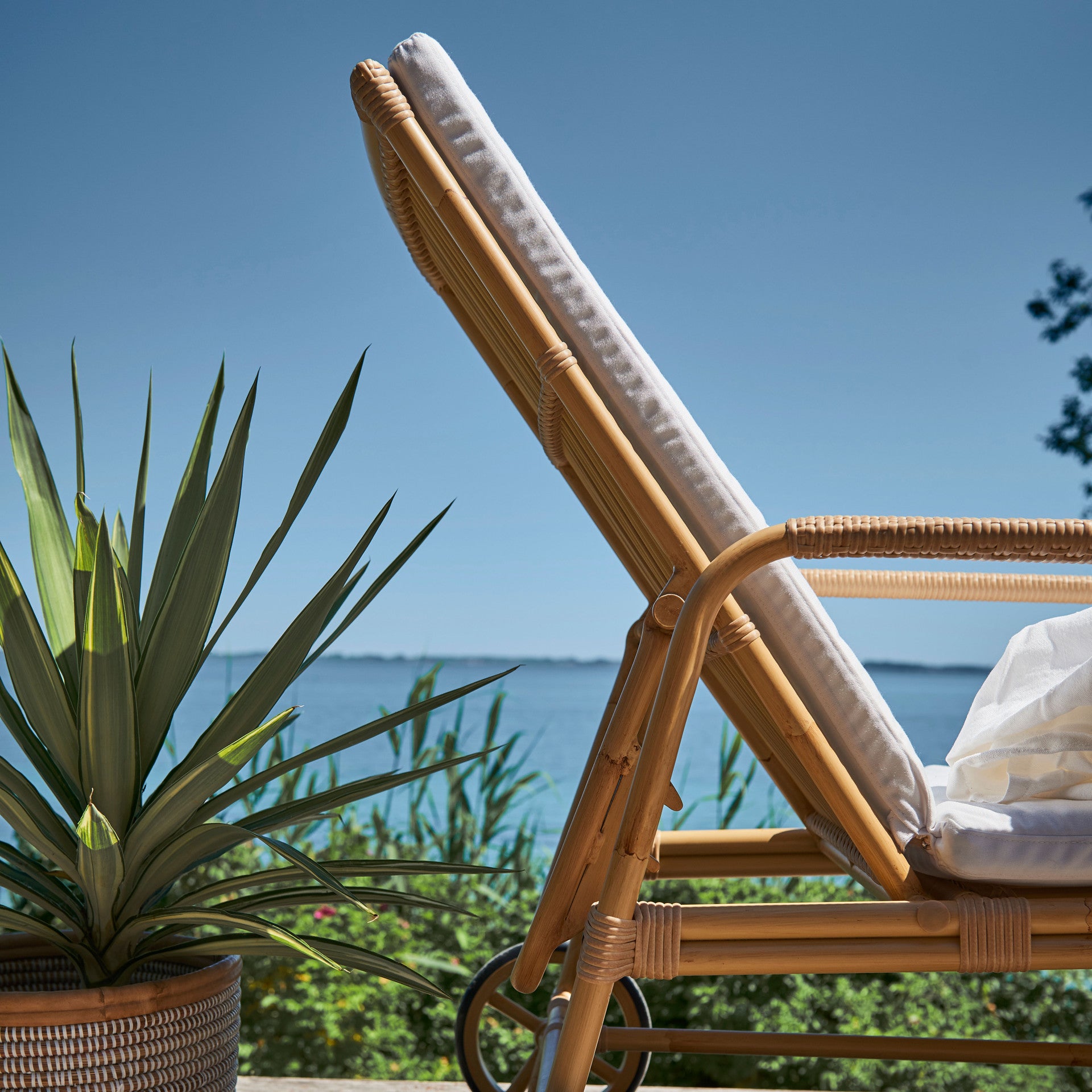 Josephine Sunbed Exterior by Sika Design - view 7