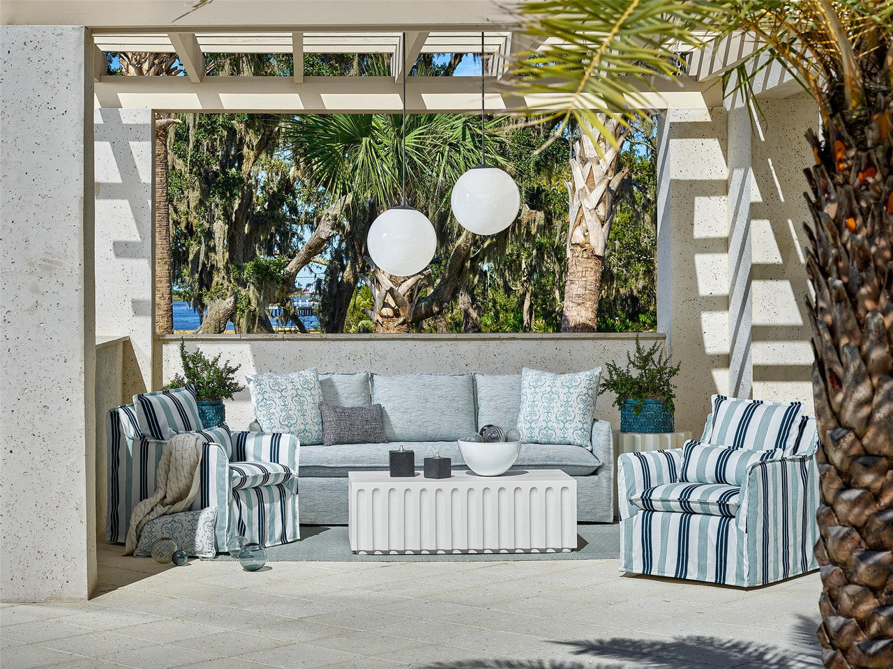 Siesta Key Swivel Chair  OUTDOOR