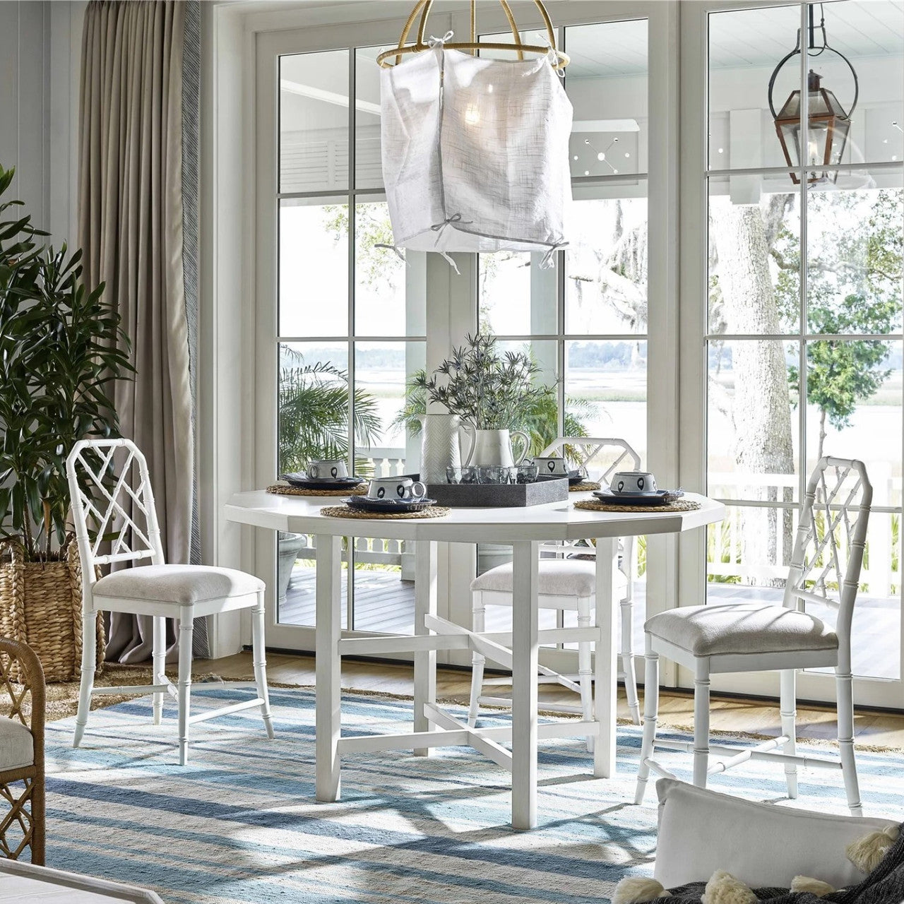 Getaway Grenada Round Dining Table