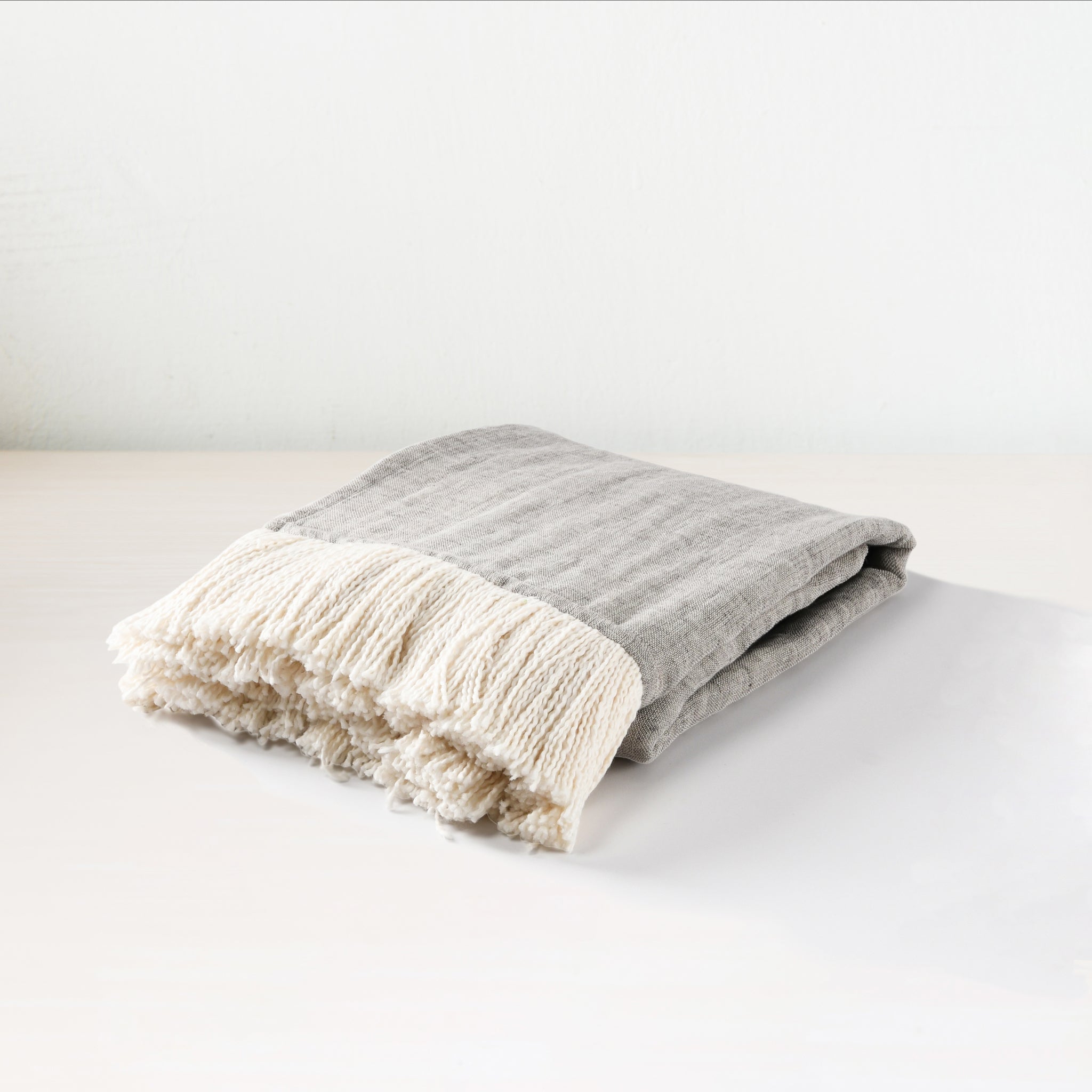 TC Joshua Throw - Gray/Ivory