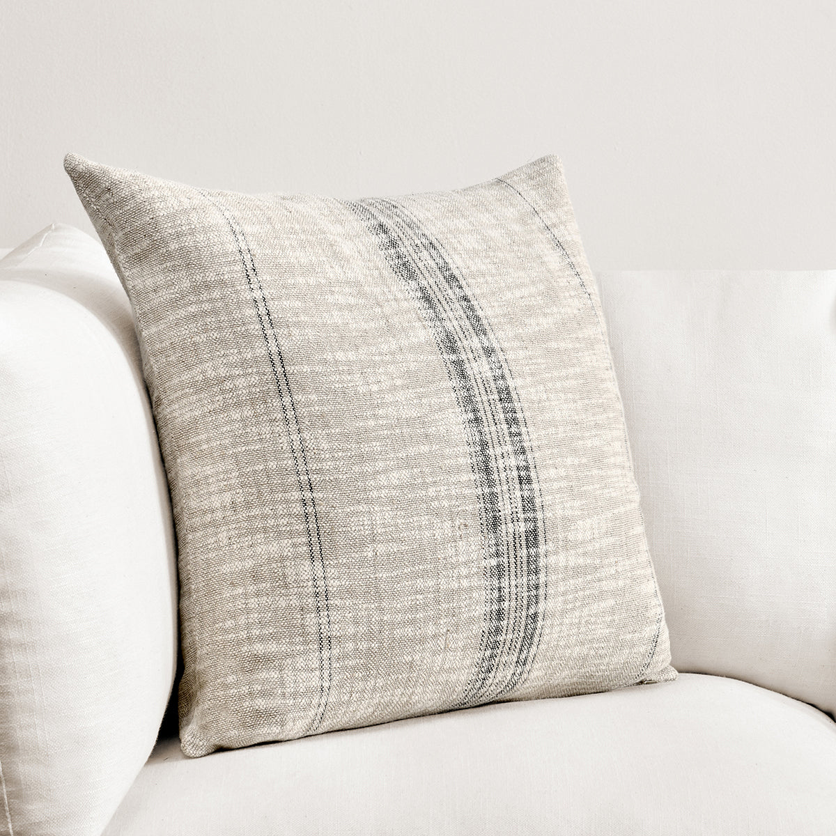 TL Ria Multiple Sizes - Natural/Black - 22"x22"