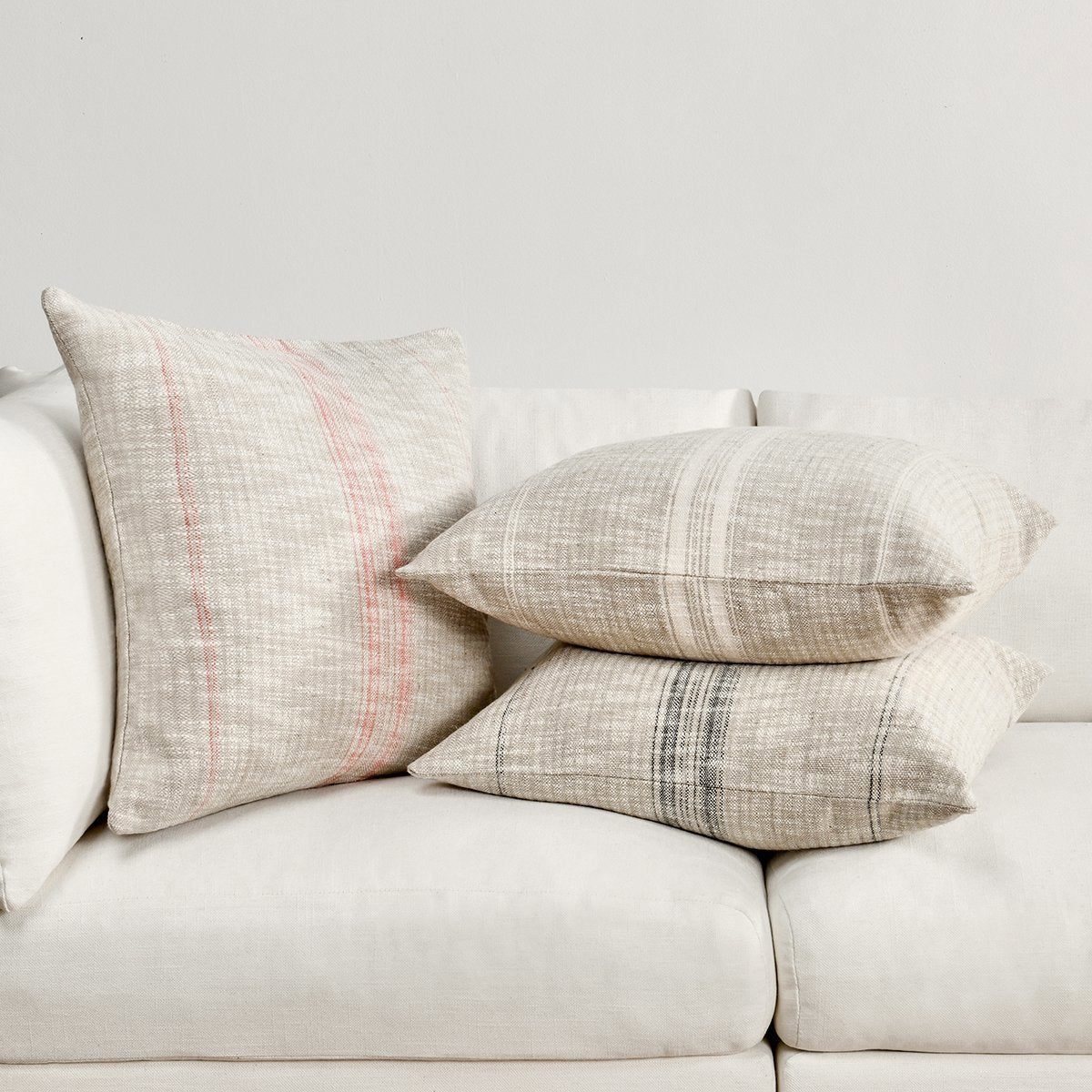 TL Ria Multiple Sizes - Natural/Black - 22"x22"