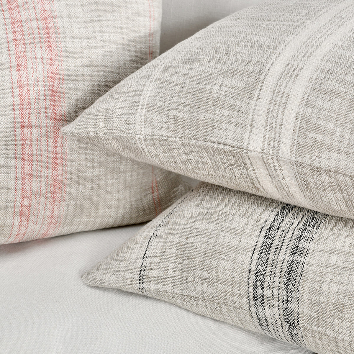 TL Ria Multiple Sizes - Natural/Black - 22"x22"