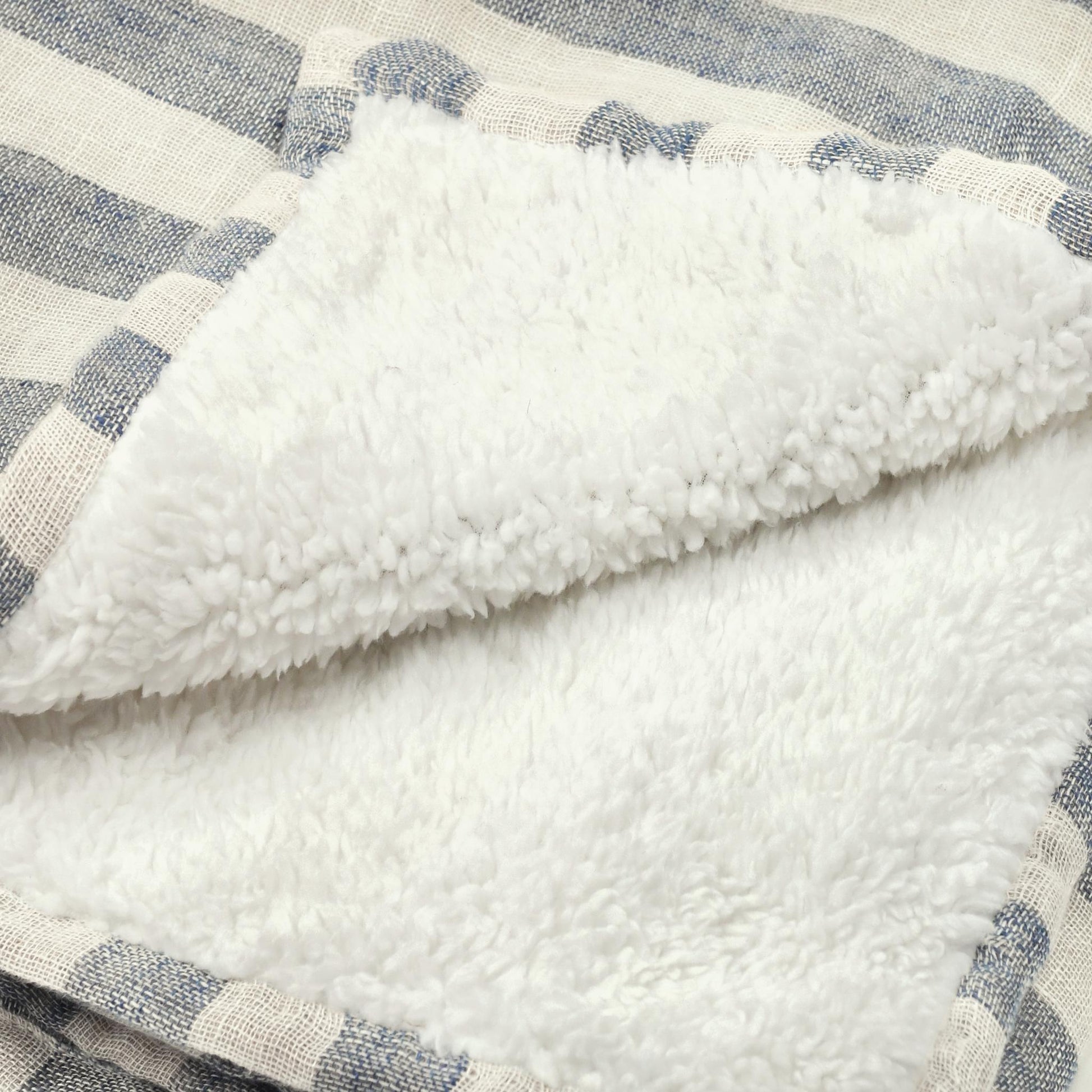 TC Cyprus 50x70 Throw - Ivory/Blue