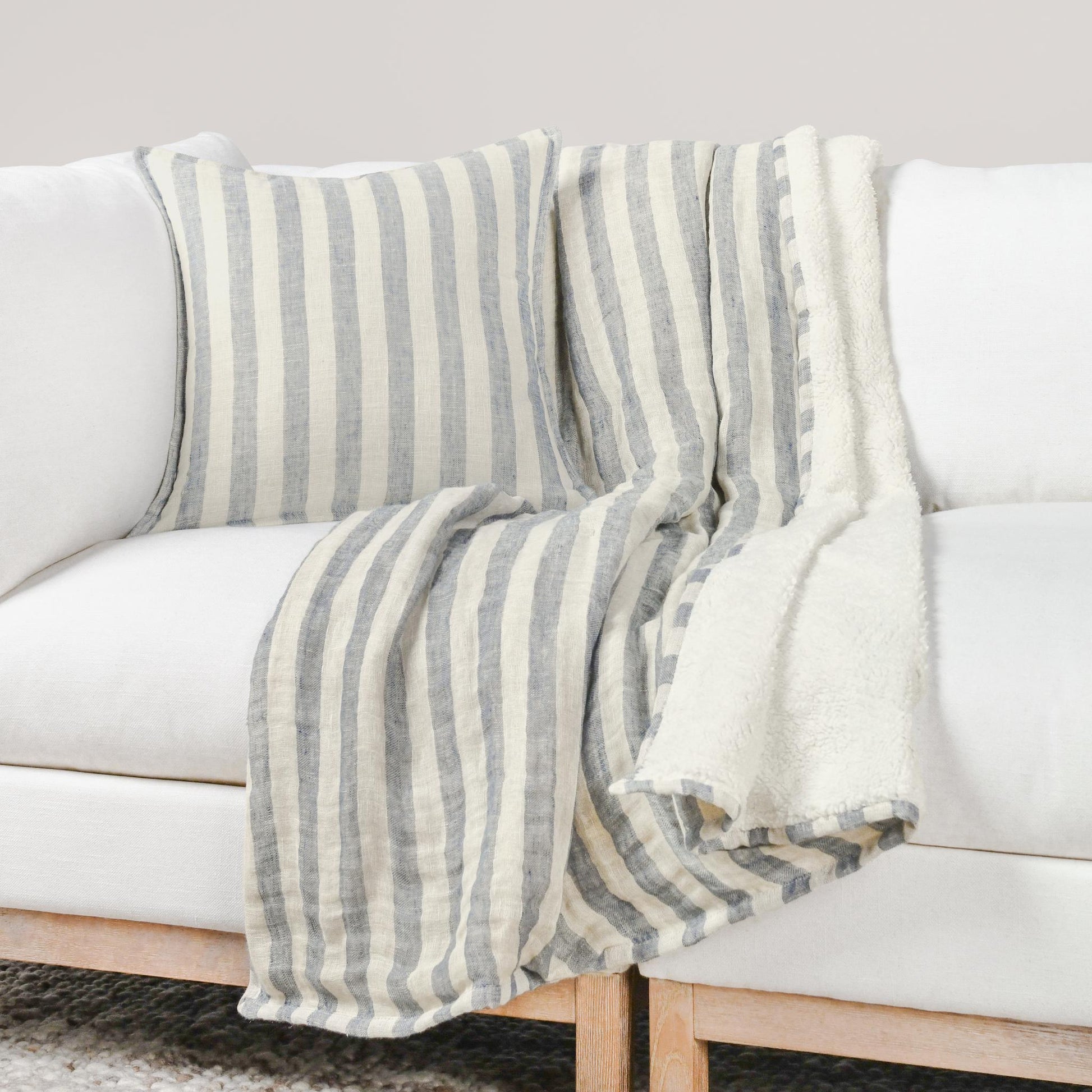 TC Cyprus 50x70 Throw - Ivory/Blue