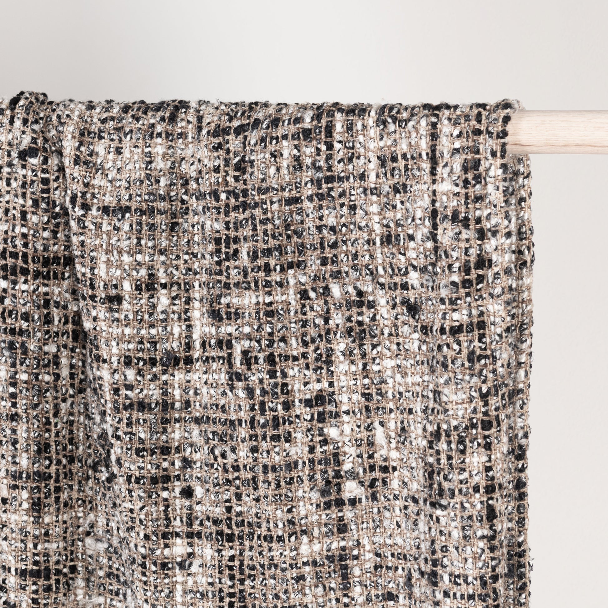 TC Porter 50x70 Throw - Black/Ivory