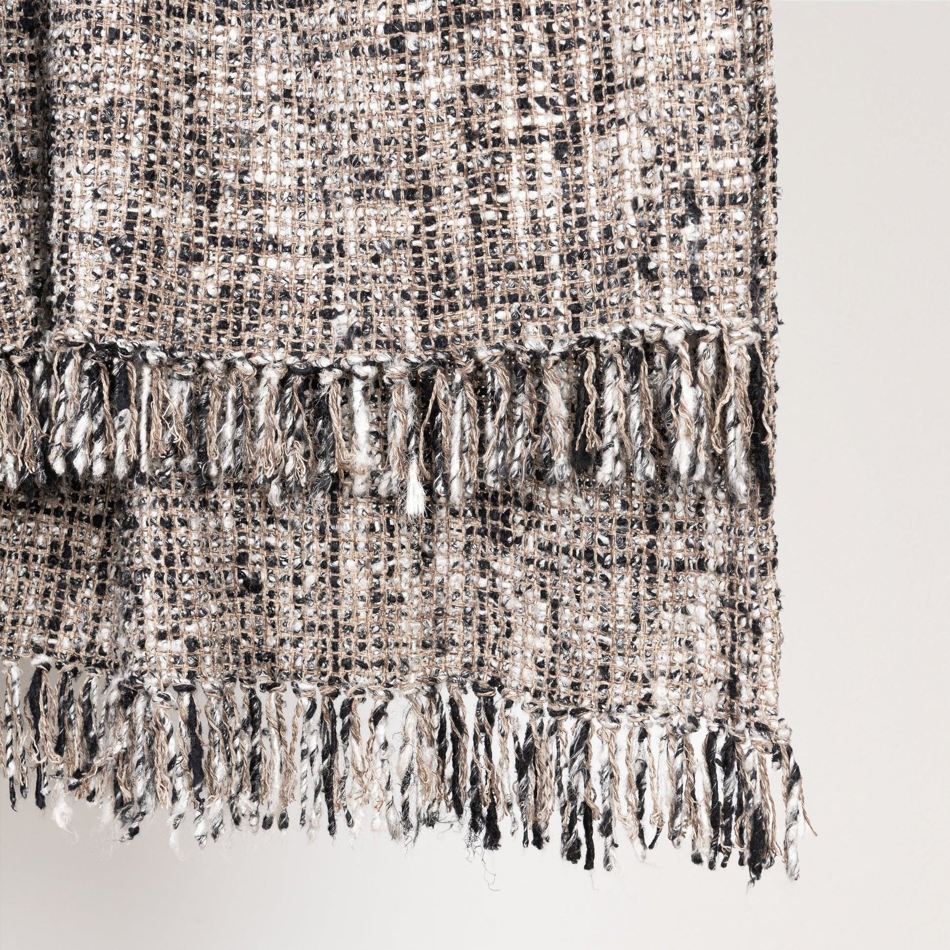 TC Porter 50x70 Throw - Black/Ivory