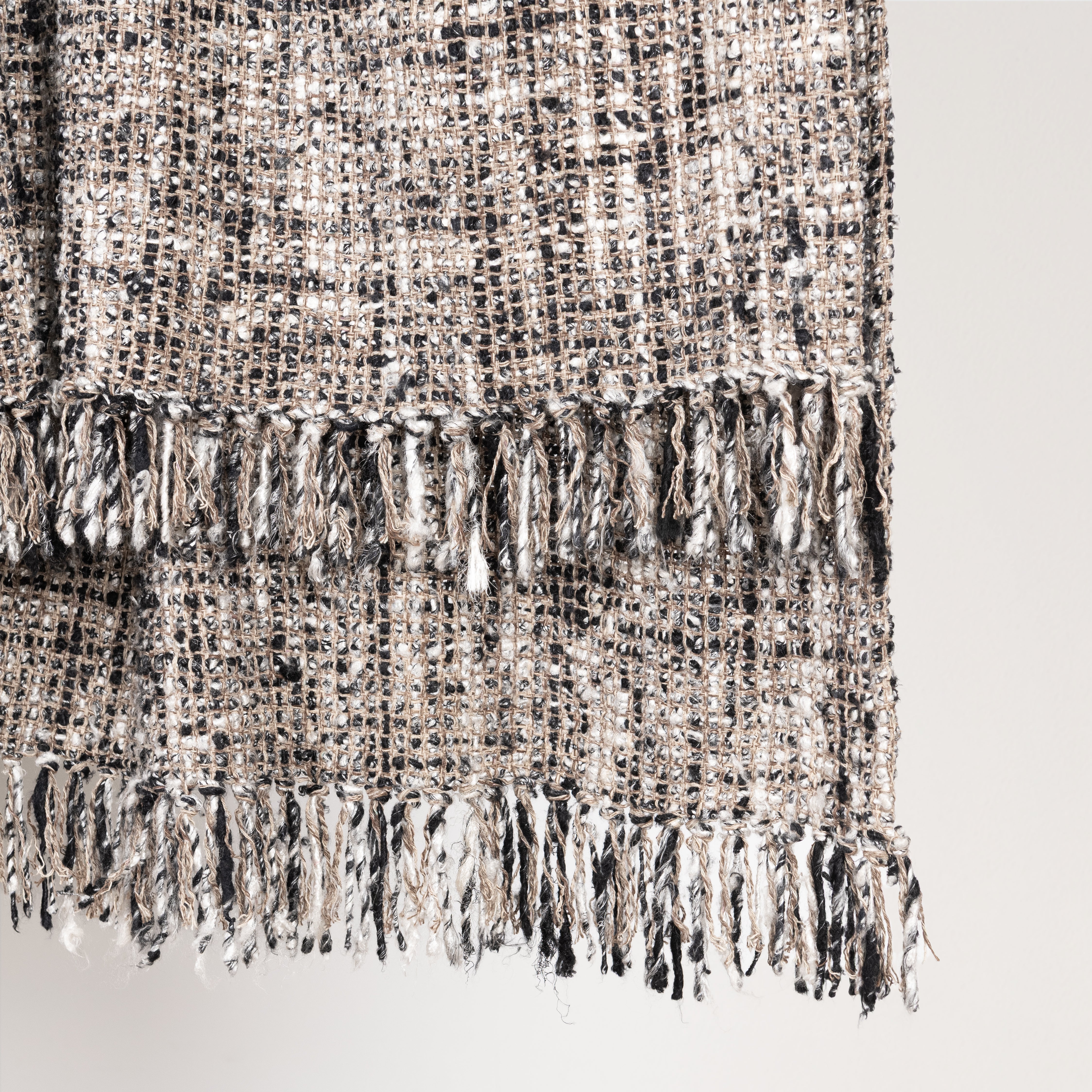 TC Porter 50x70 Throw - Black/Ivory