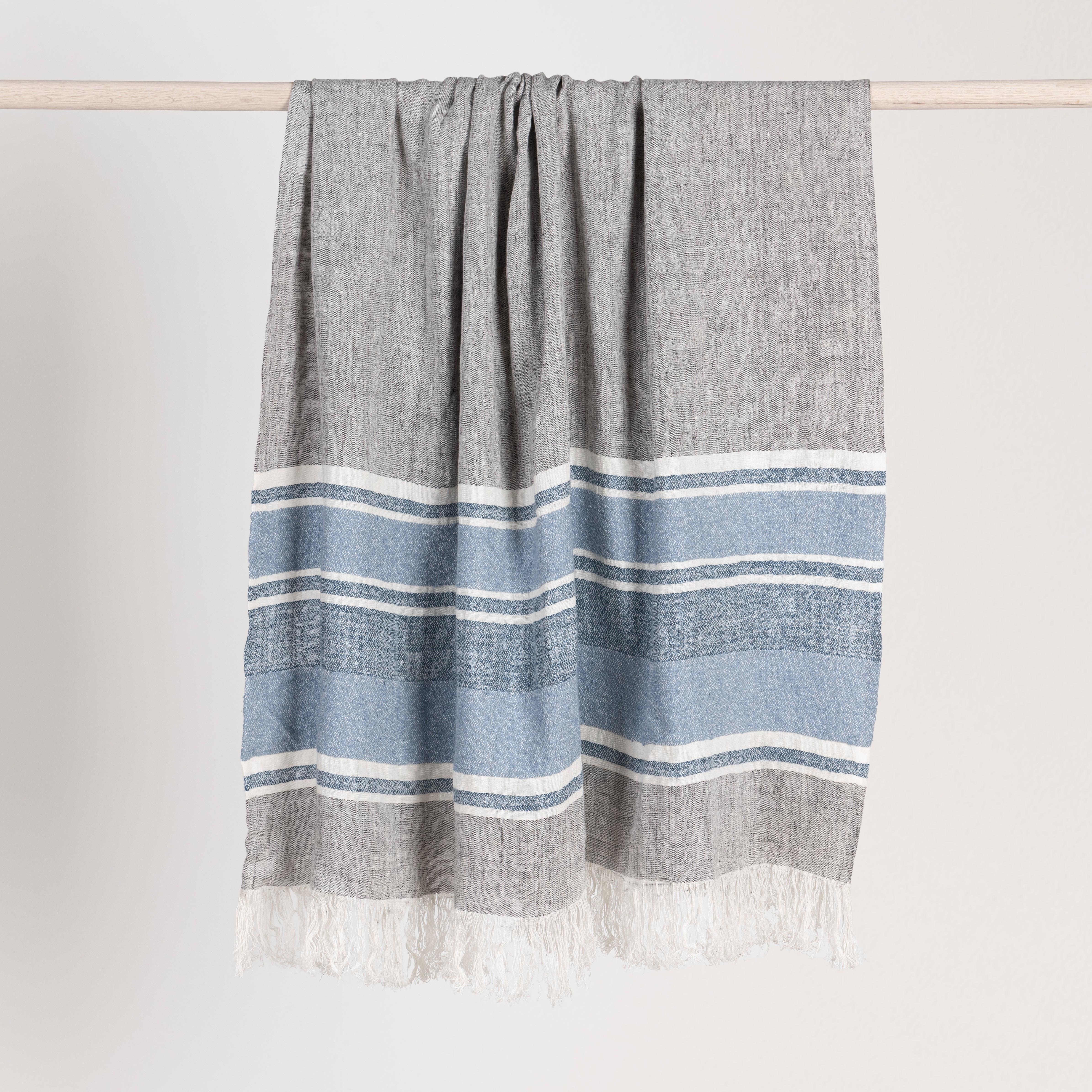 TC Lima Throw 50X70 - Capri Blue/Dark Gray