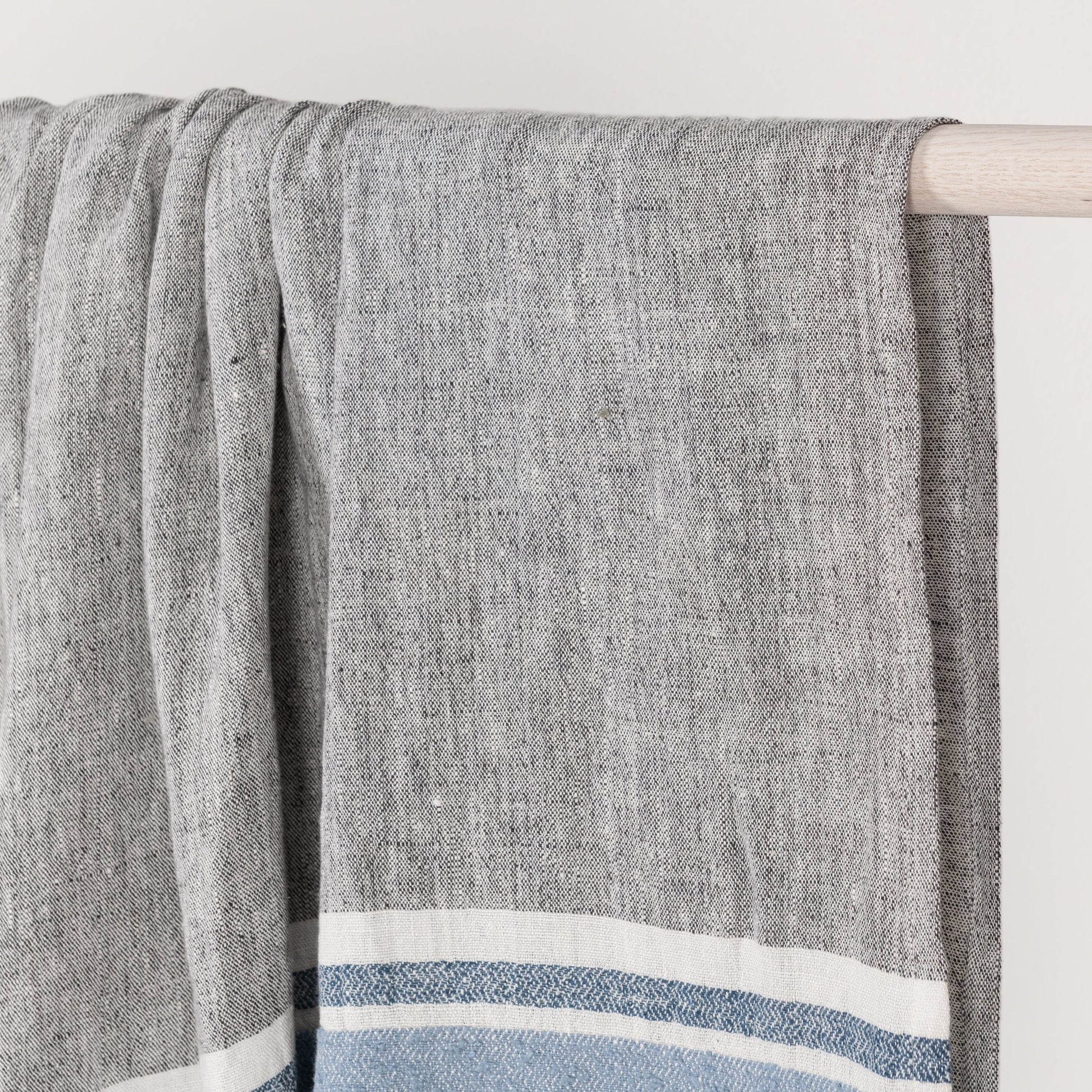 TC Lima Throw 50X70 - Capri Blue/Dark Gray