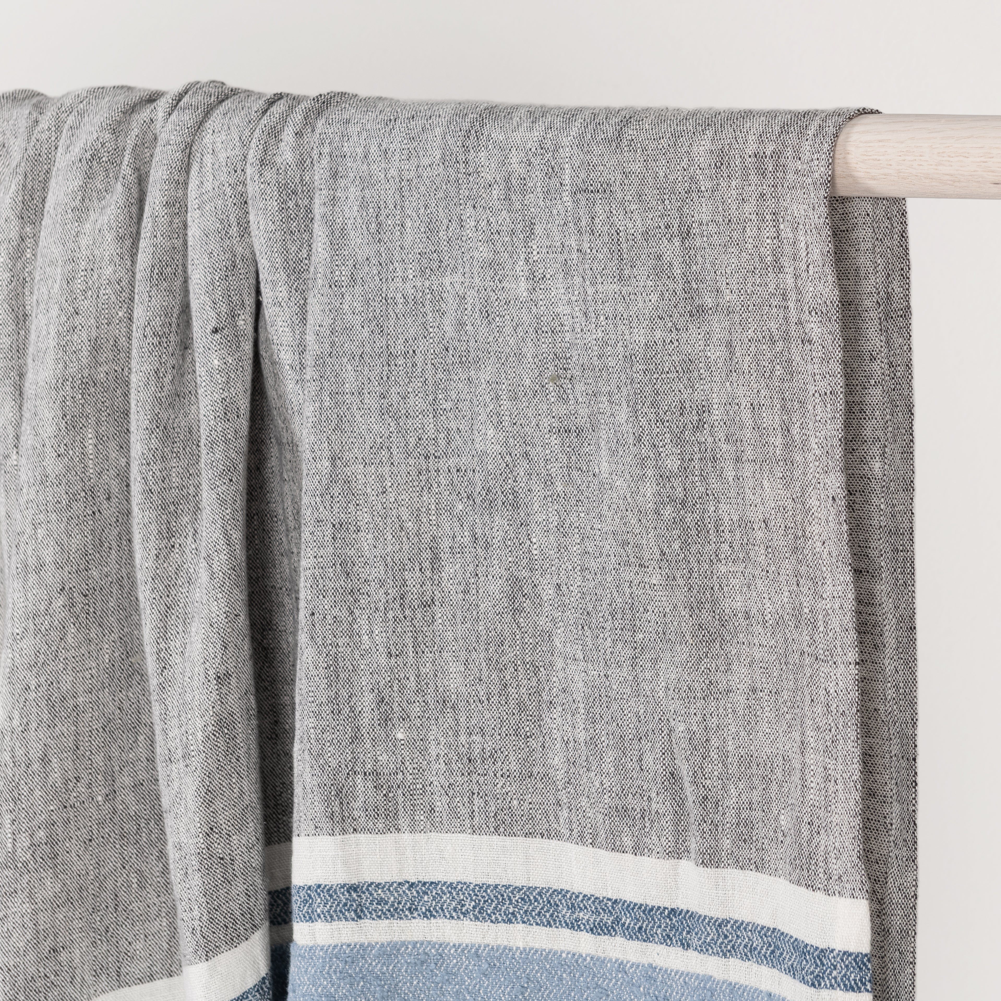 TC Lima Throw 50X70 - Capri Blue/Dark Gray