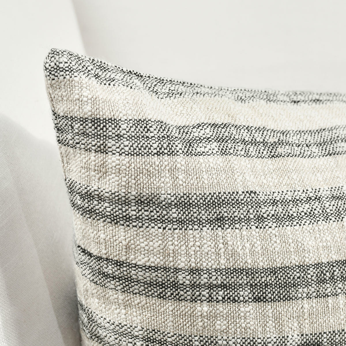 VC Linna Multiple Sizes - Natural/Black - 16"x36"