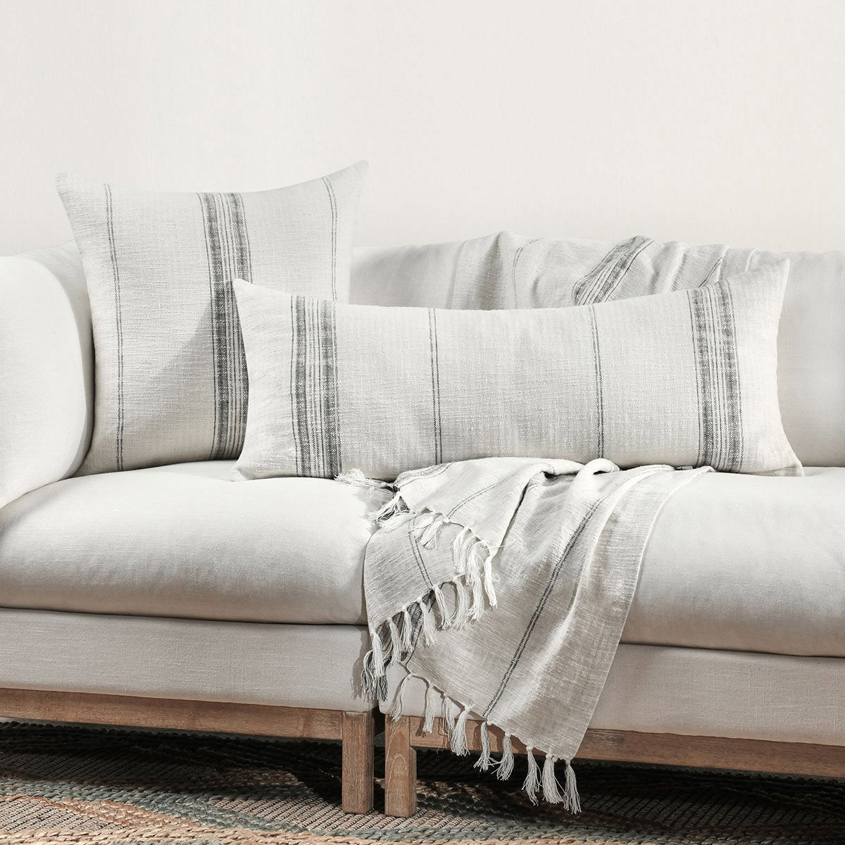 TL Ria Multiple Sizes - Natural/Black - 22"x22"