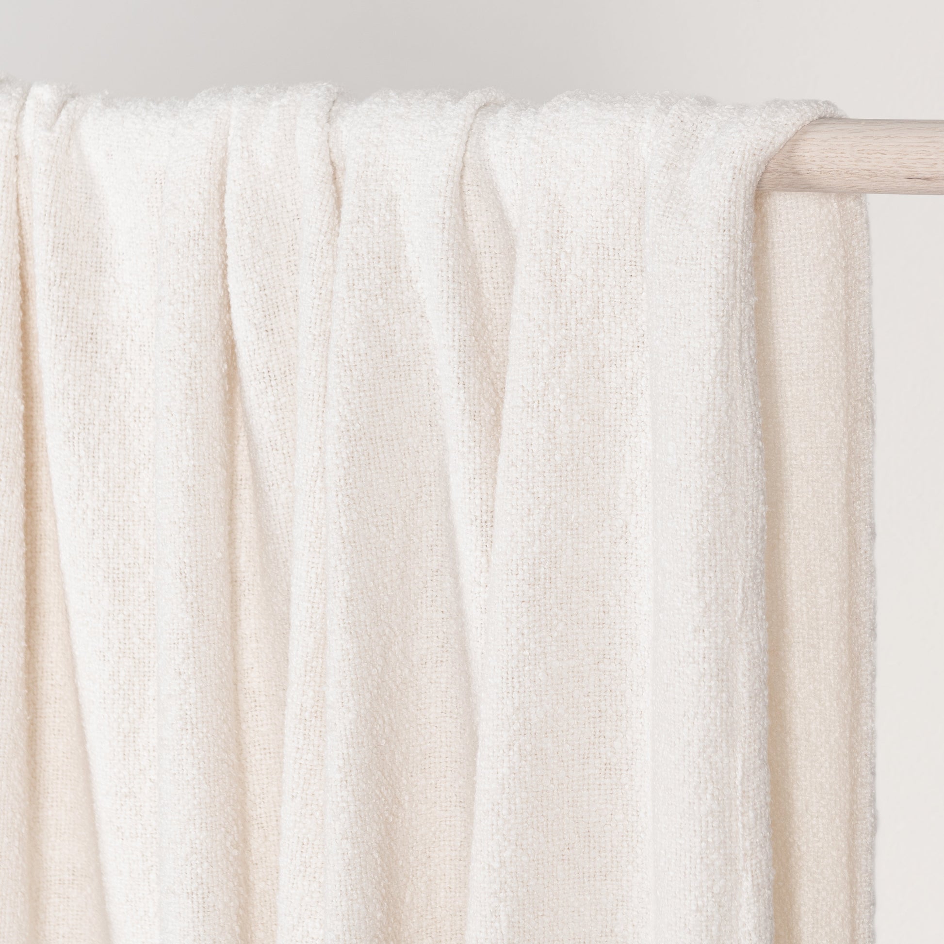 TC Aria Boucle Throw 50x70 - Ivory