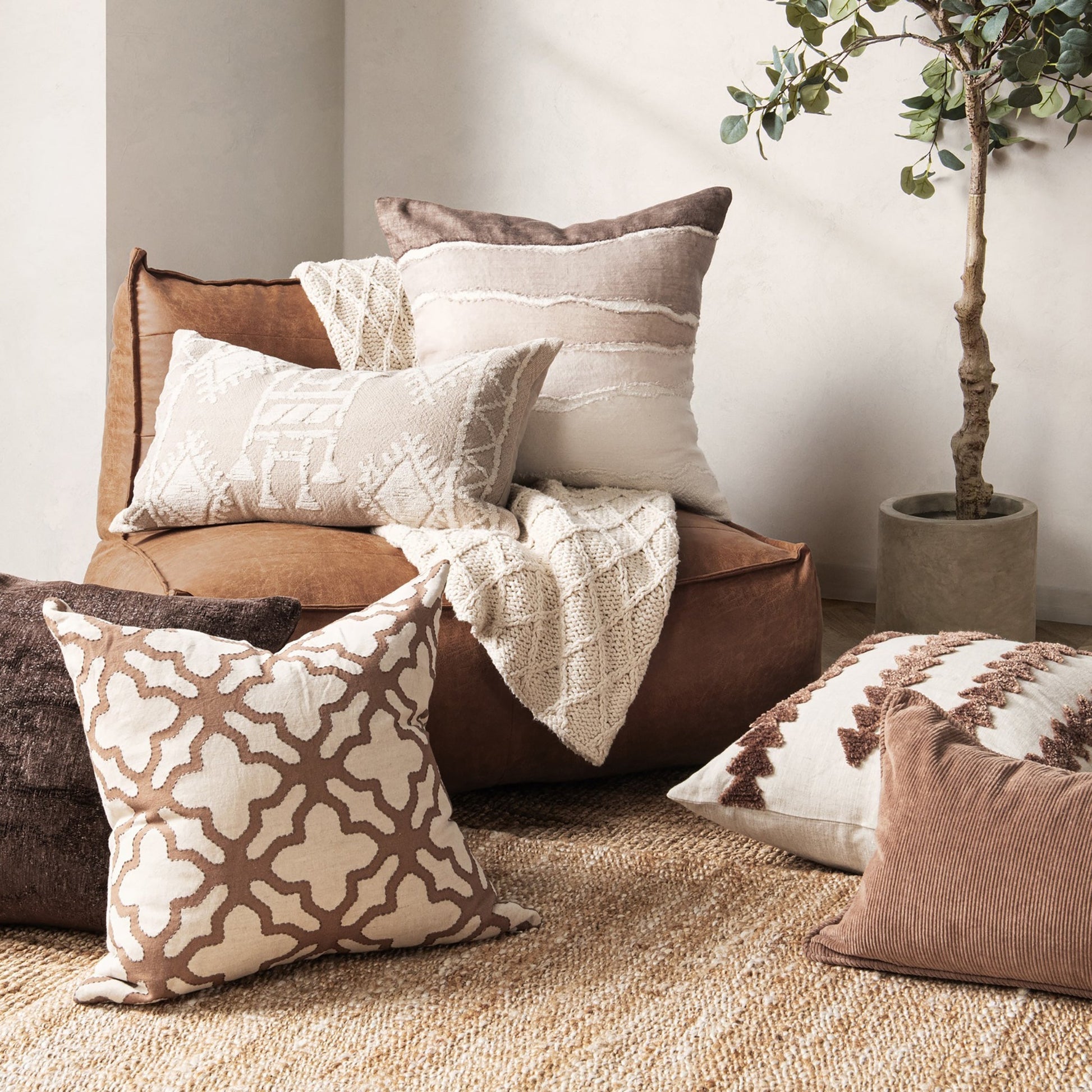 LN Bikram 22x22 - Ivory/Mocha Cream