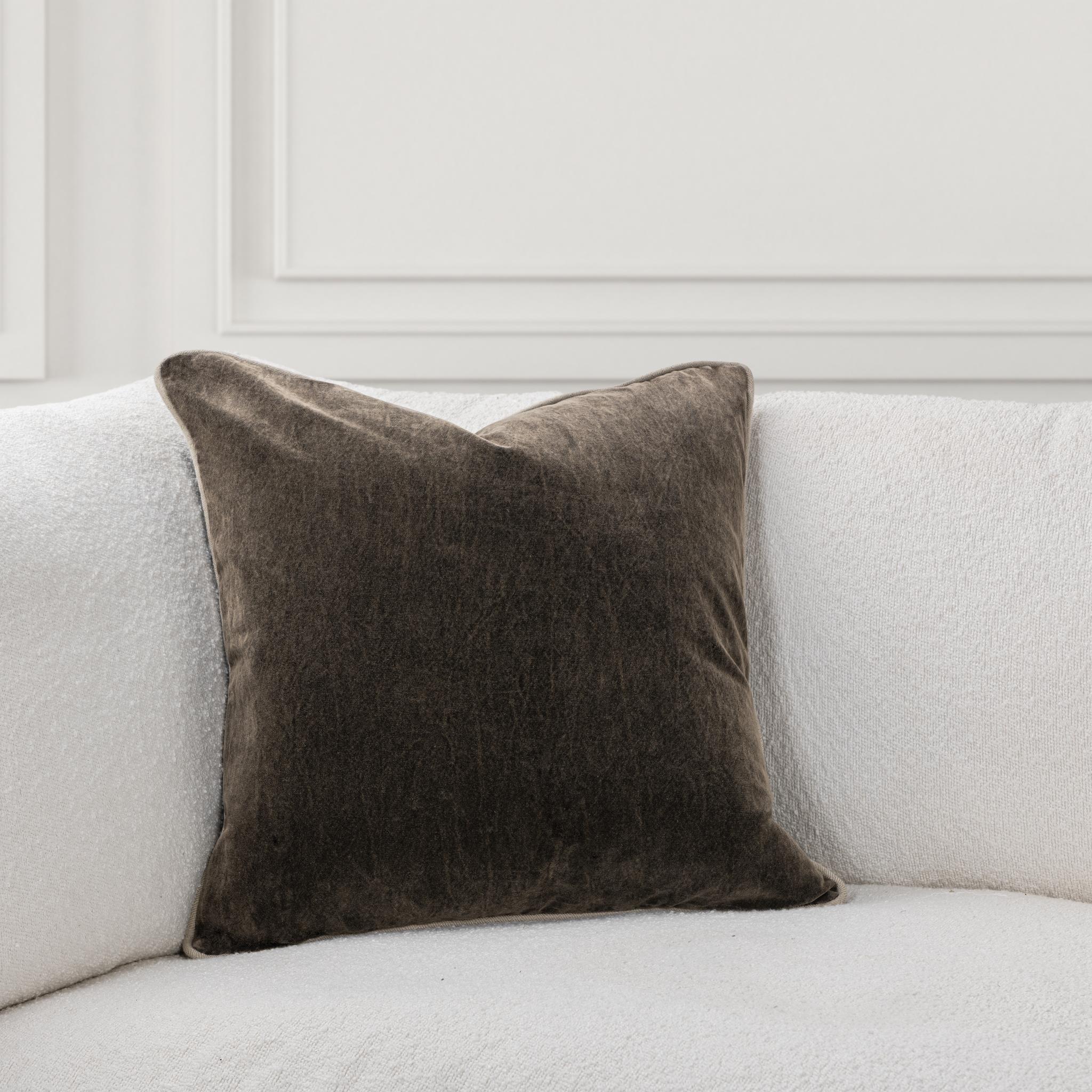 SLD Heirloom - Velvet Dark Clove - 22x22