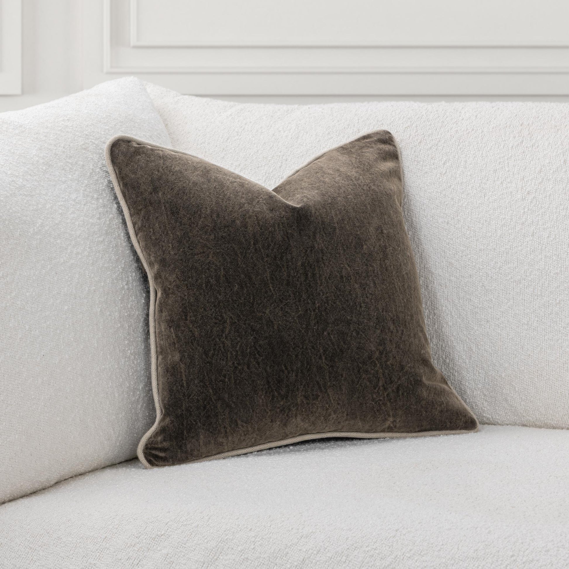 SLD Heirloom - Velvet Dark Clove - 22x22