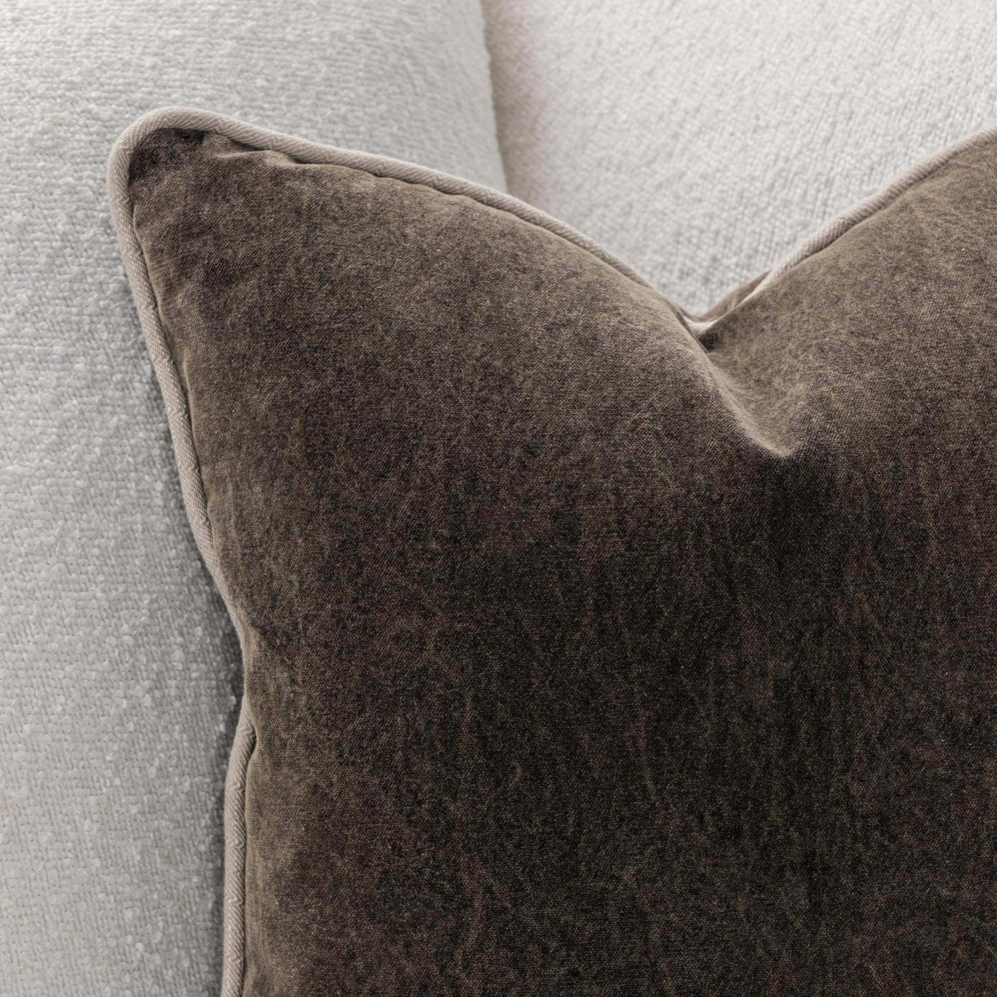 SLD Heirloom - Velvet Dark Clove - 22x22