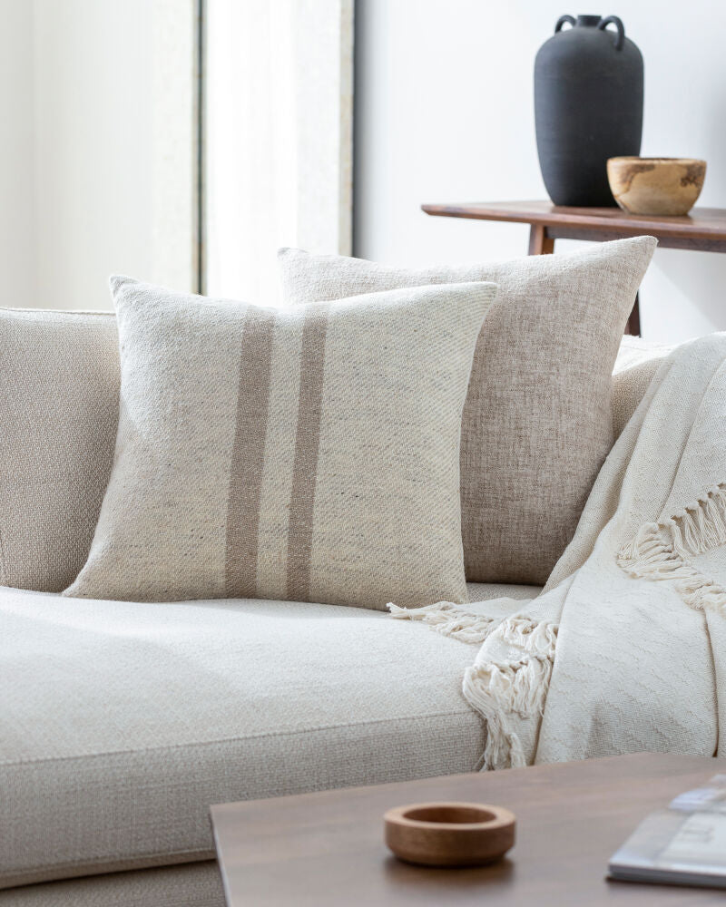 Brett Accent Pillow BOBT-002 - styleshot