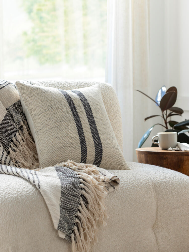 Brett Accent Pillow BOBT-003 - styleshot