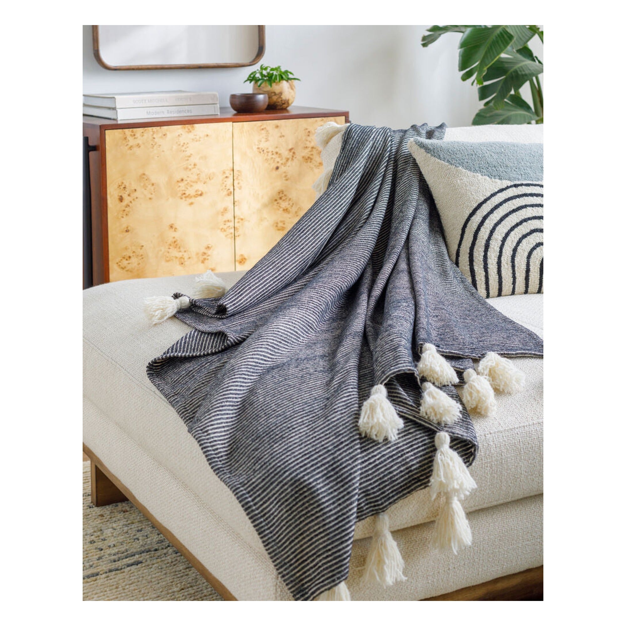 Kapri Throw BOKI-1000 - styleshot