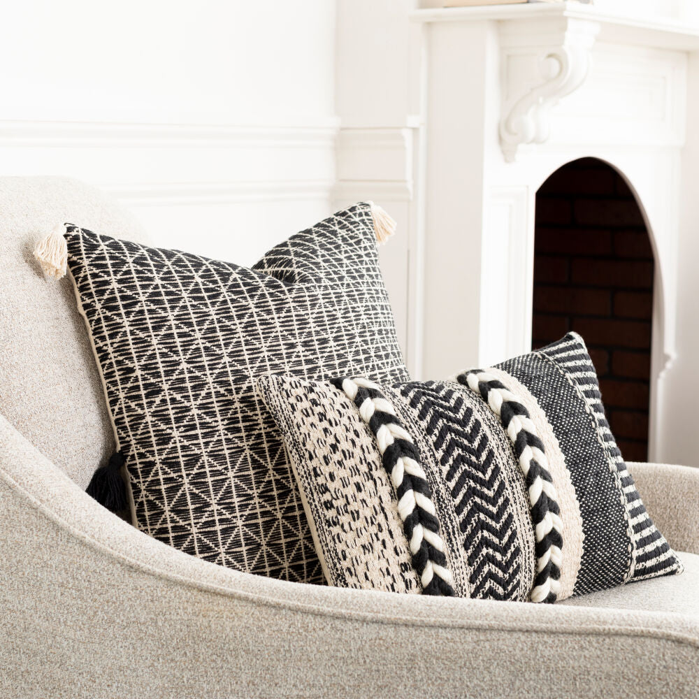 Cascada Lumbar Pillow CDA-001 - styleshot