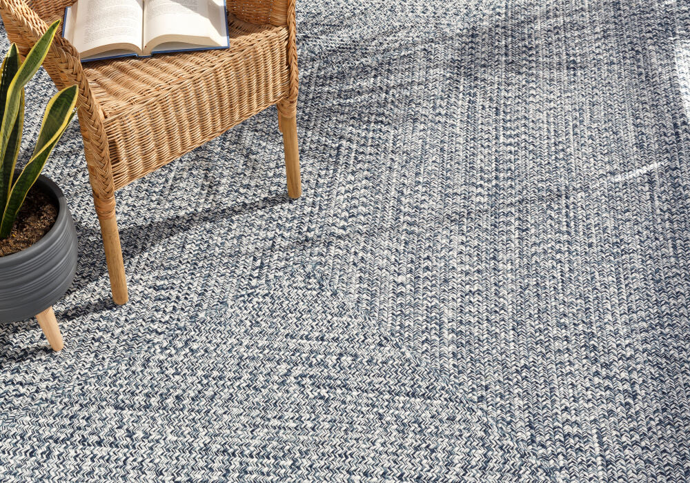 Chesapeake Bay Charcoal/Denim Machine Woven Rug - styleshot