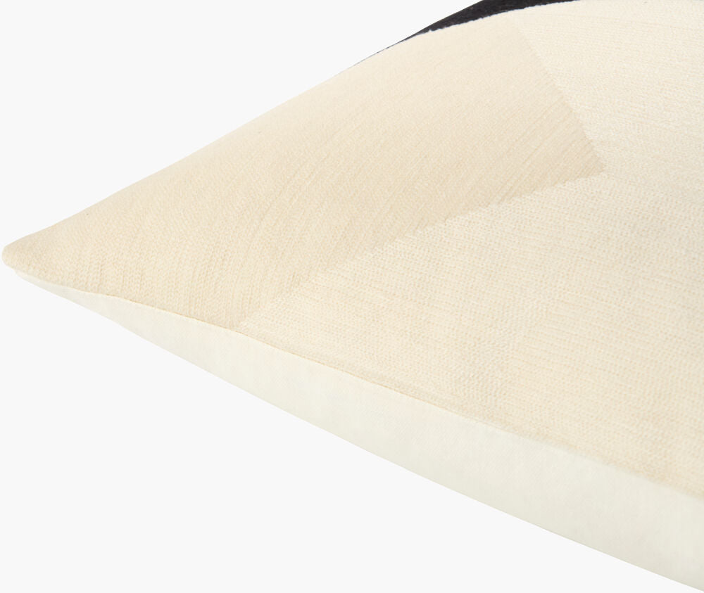 Curvea Accent Pillow CRV-004 - corner