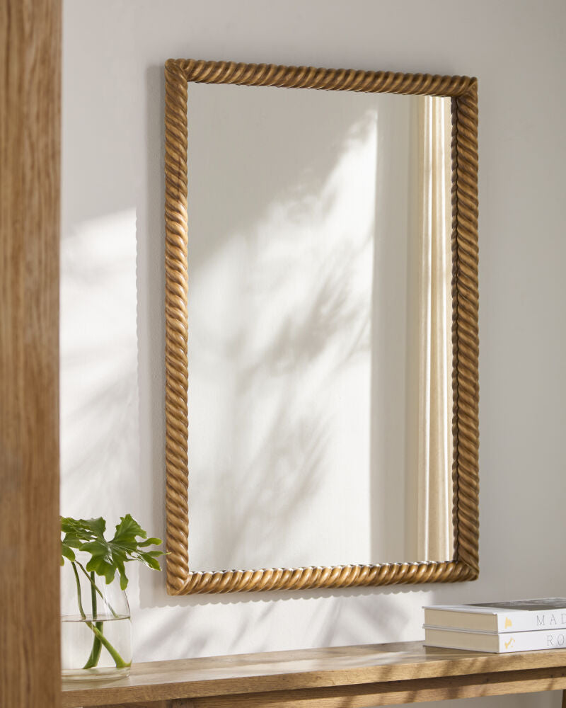Calayan Accent Mirror - styleshot