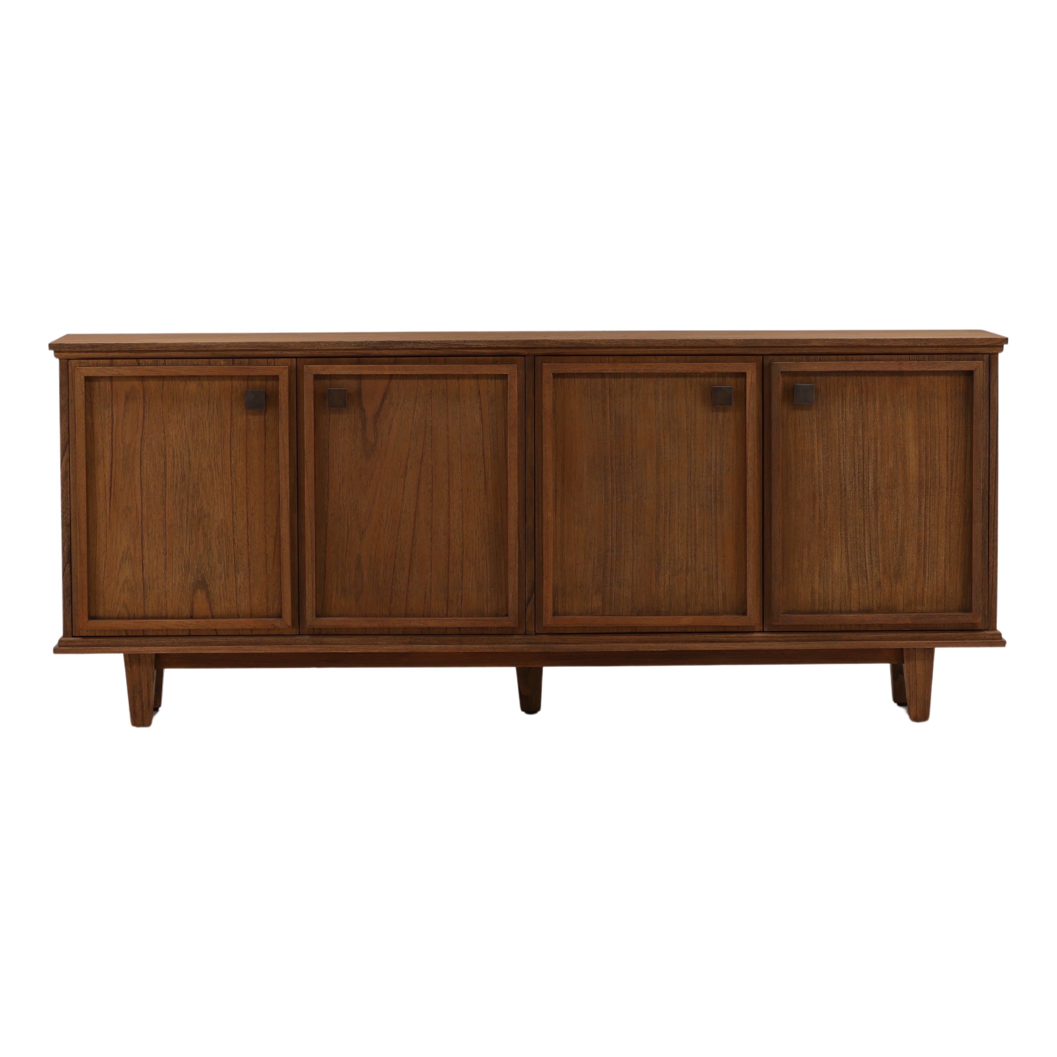 Yuridia Sideboard