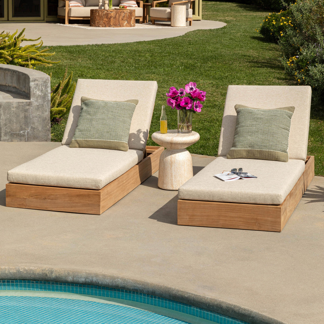 Marcellus Outdoor Side Table 17"