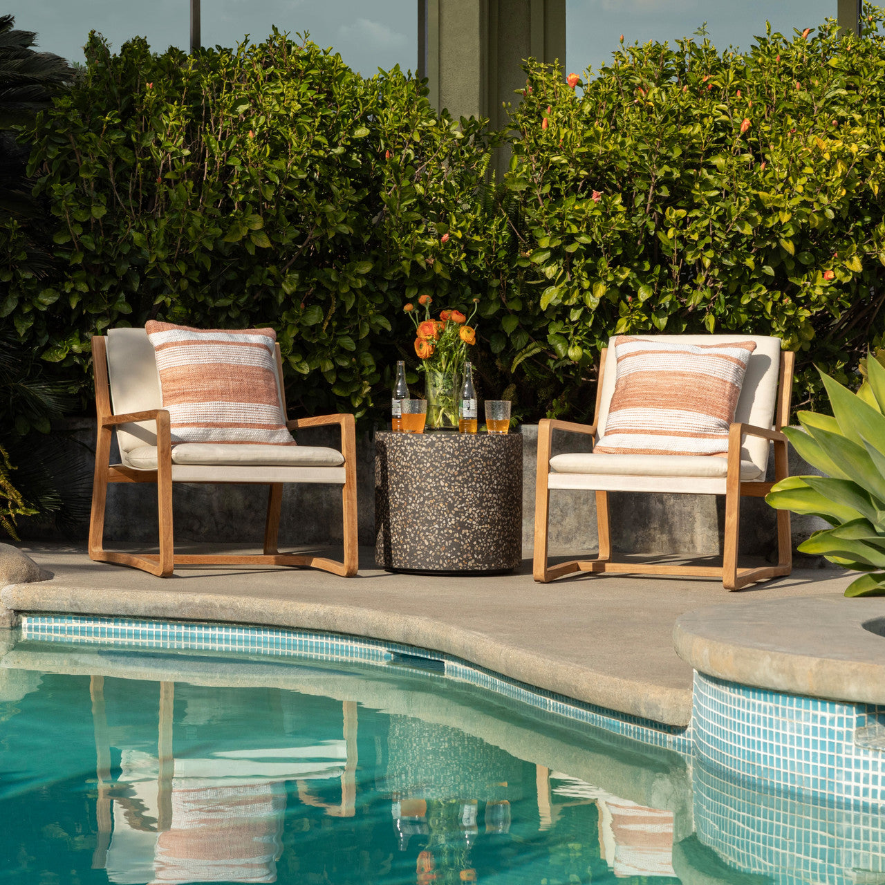 Bravo Outdoor Side Table 20"