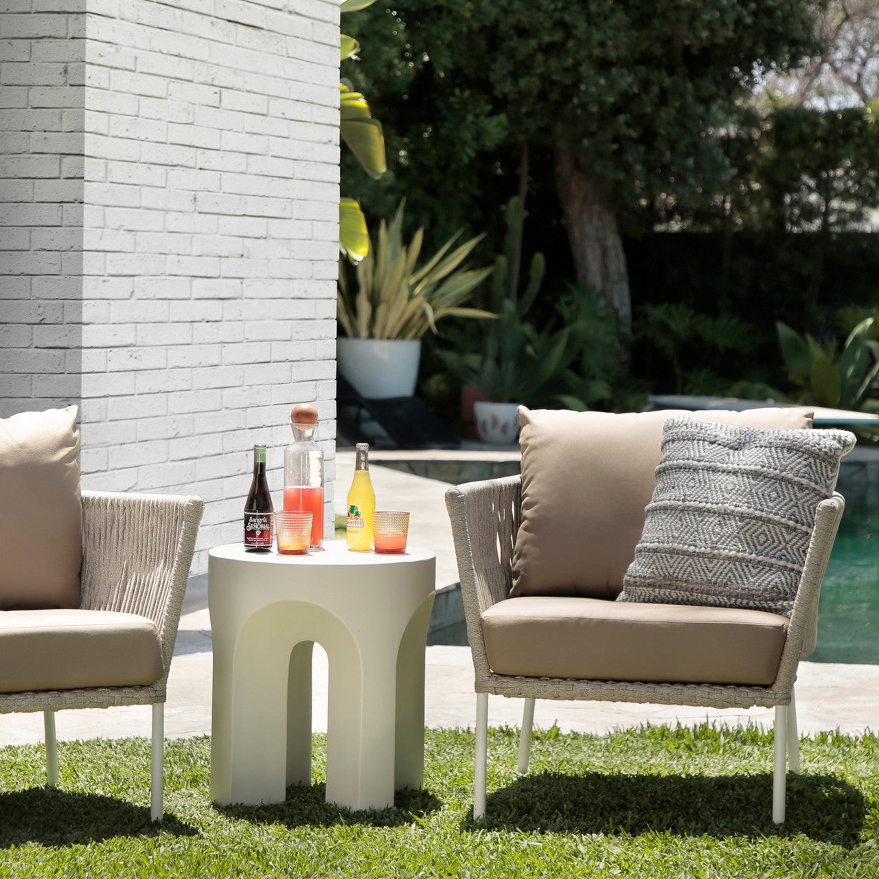 Hutchins Outdoor Side Table 20"