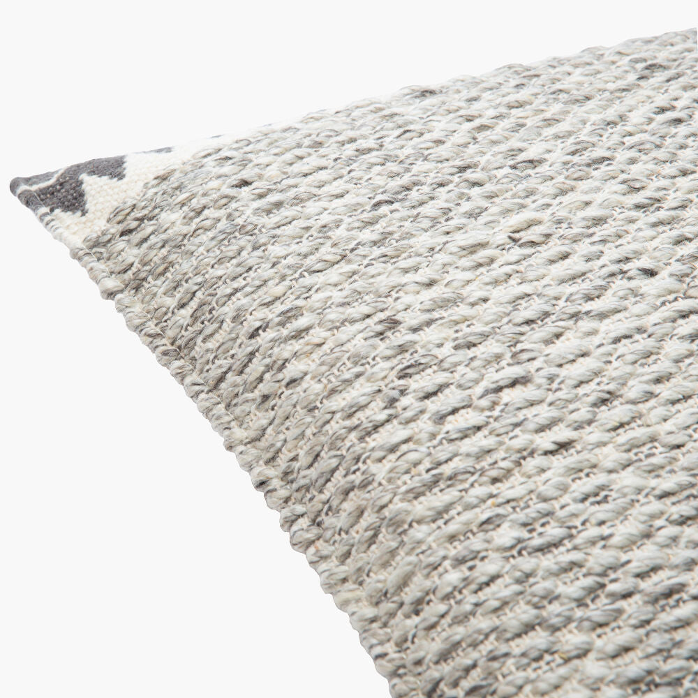 Faroe Lumbar Pillow FAO-003 - corner