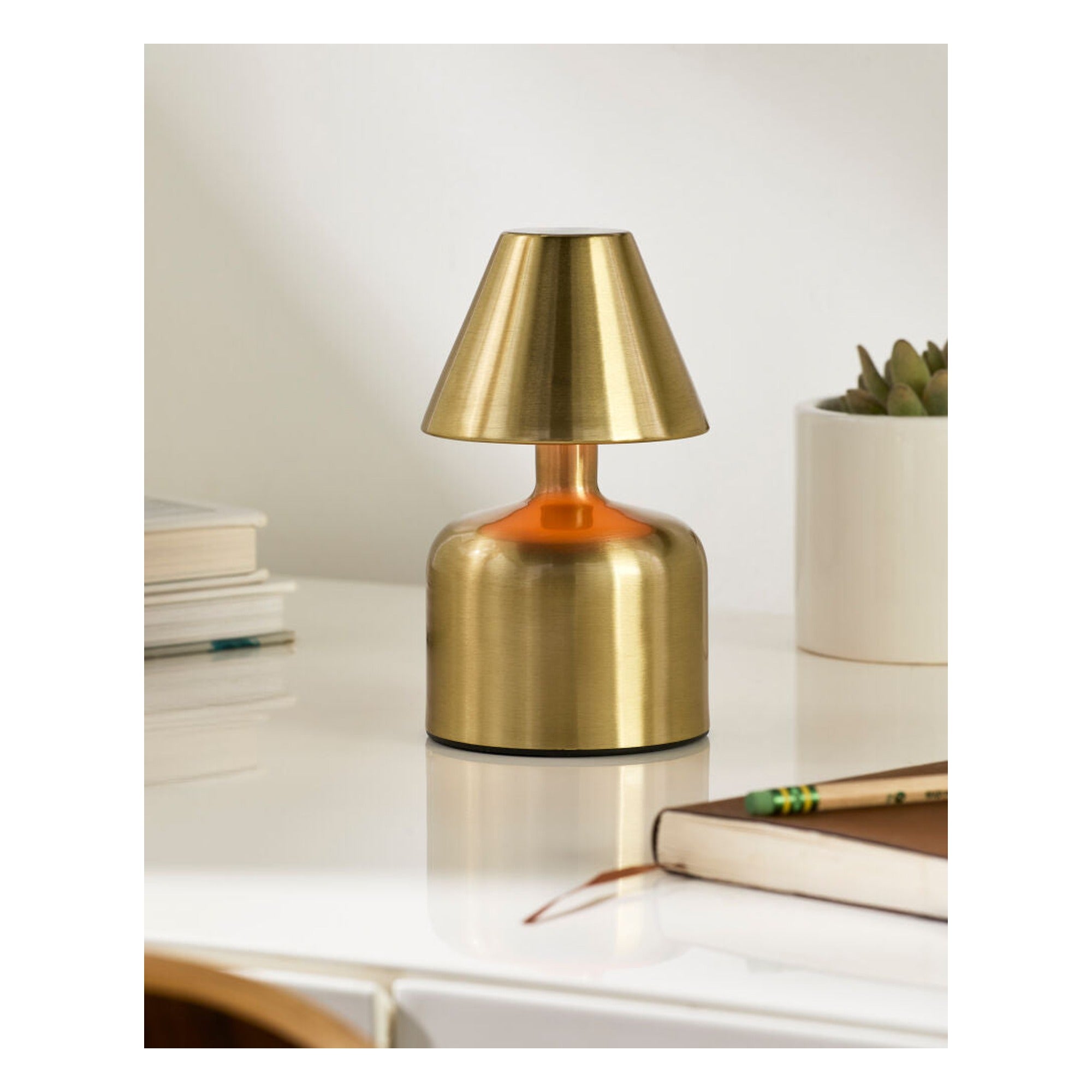 Furnas Accent Table Lamp FRN-031 - styleshot