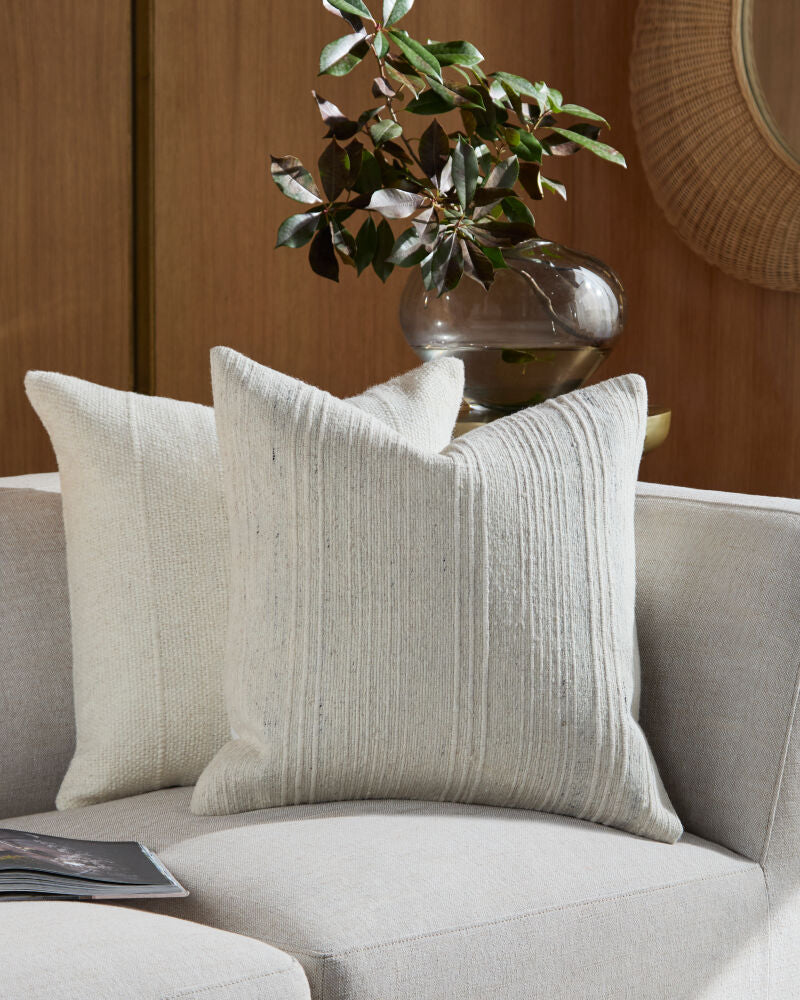 Amoura Accent Pillow GAAM-001 - styleshot