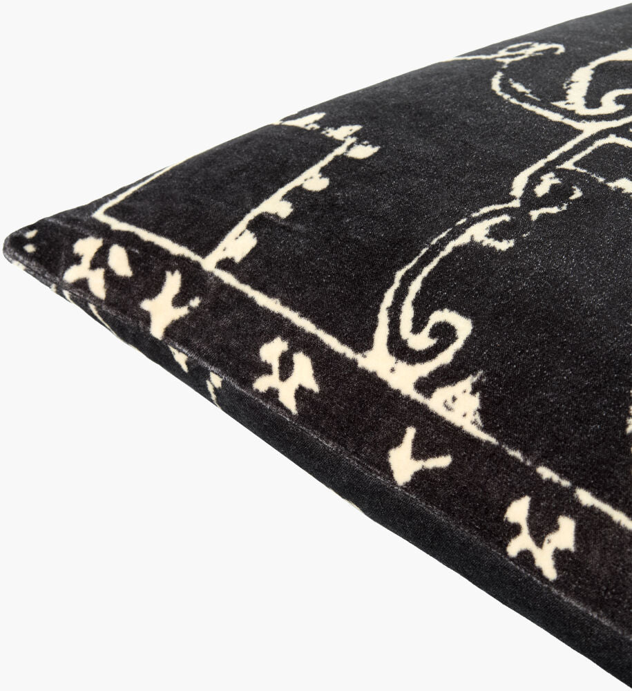 Lyne Accent Pillow GAEN-002 - corner