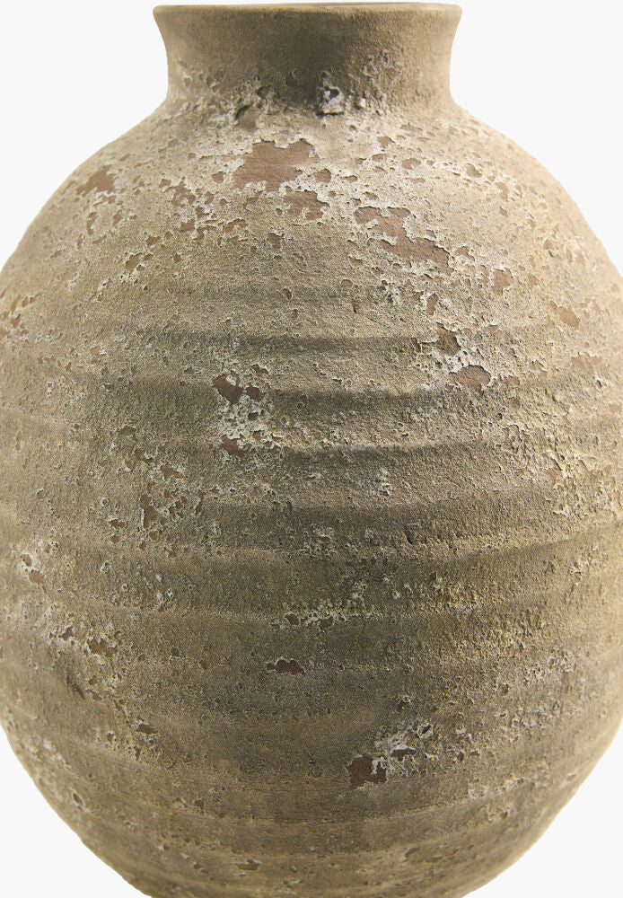 Hartnett Vase - corner