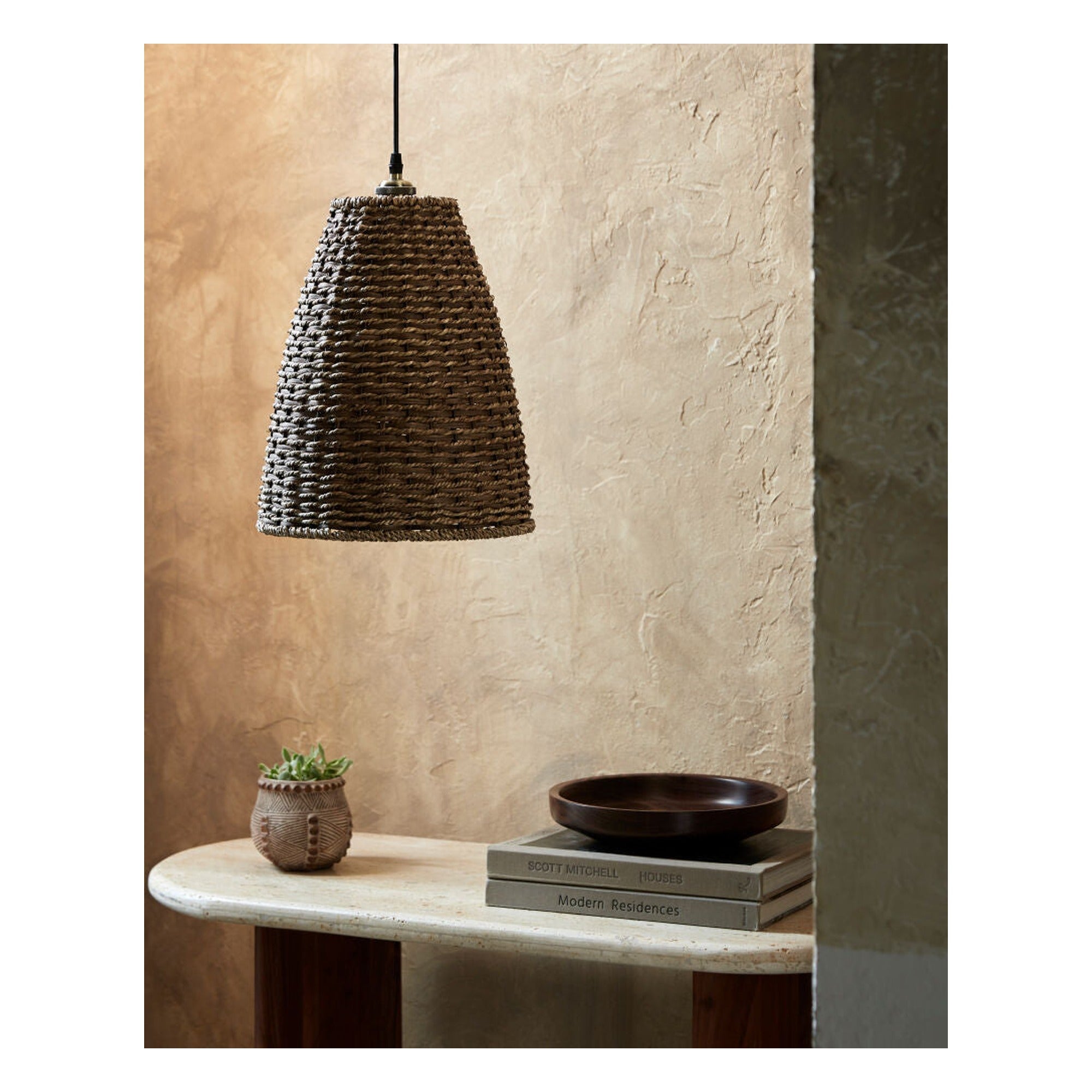 Gallus Pendant - styleshot